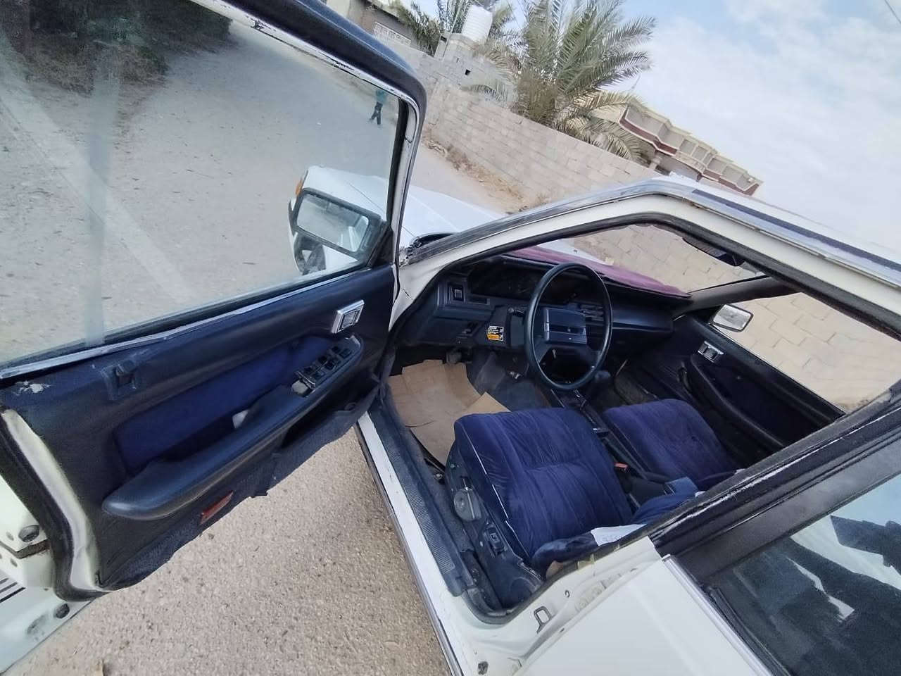 سلام عليكم
سوبر 1985
سنويه لل30 
رقم بغداد انكليزي 
تبريد شغال 
سنتر لوك بلادي 
محور مكينه 3000
فيشتين 
كهربائيات كلها شغاله 
مابيها نقص برغي 
***********
ب65 وبيها مجال
