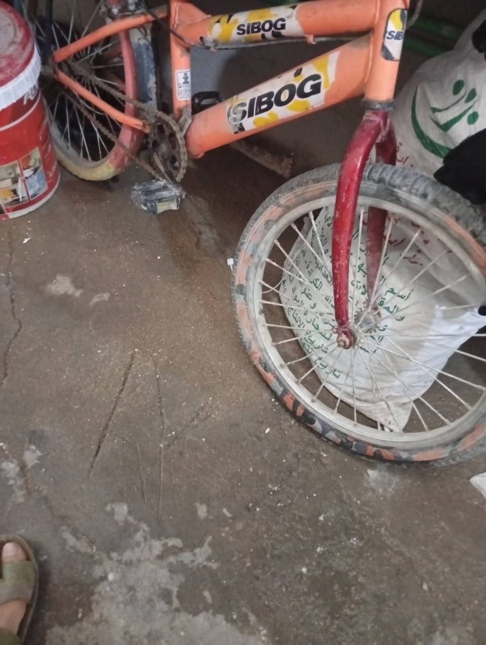 السلام عليكم بايسكلات للبيع شغلات ٦٠ الف كلهن 
حجم ٢٨
وحجم ٢٠
وحجم ١٦ 
النجف شارع السبيس ***********
