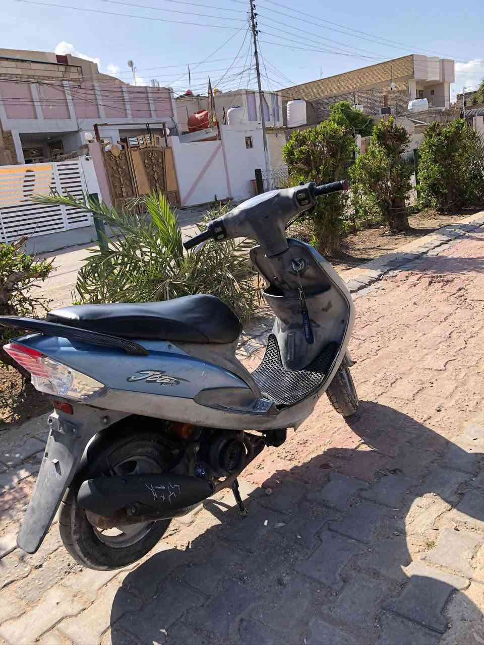 السلام عليكم ماكس منغولي مكينه مكفوله كهربائيات شغاله كلها سوادات مختمه بلاد صالنصه بلاد شوته بلاد الدراجه مفوله شلعه ومعدل نكره الدراجه وسلف سكنات وياها ريموت تغغير الوان مازده خلفيه الوان الدراجه نصها بلاديه بوشه ٥٥ مزوده مكاني كربلاء السعر 750 وبيها مجال *********** رقمي
