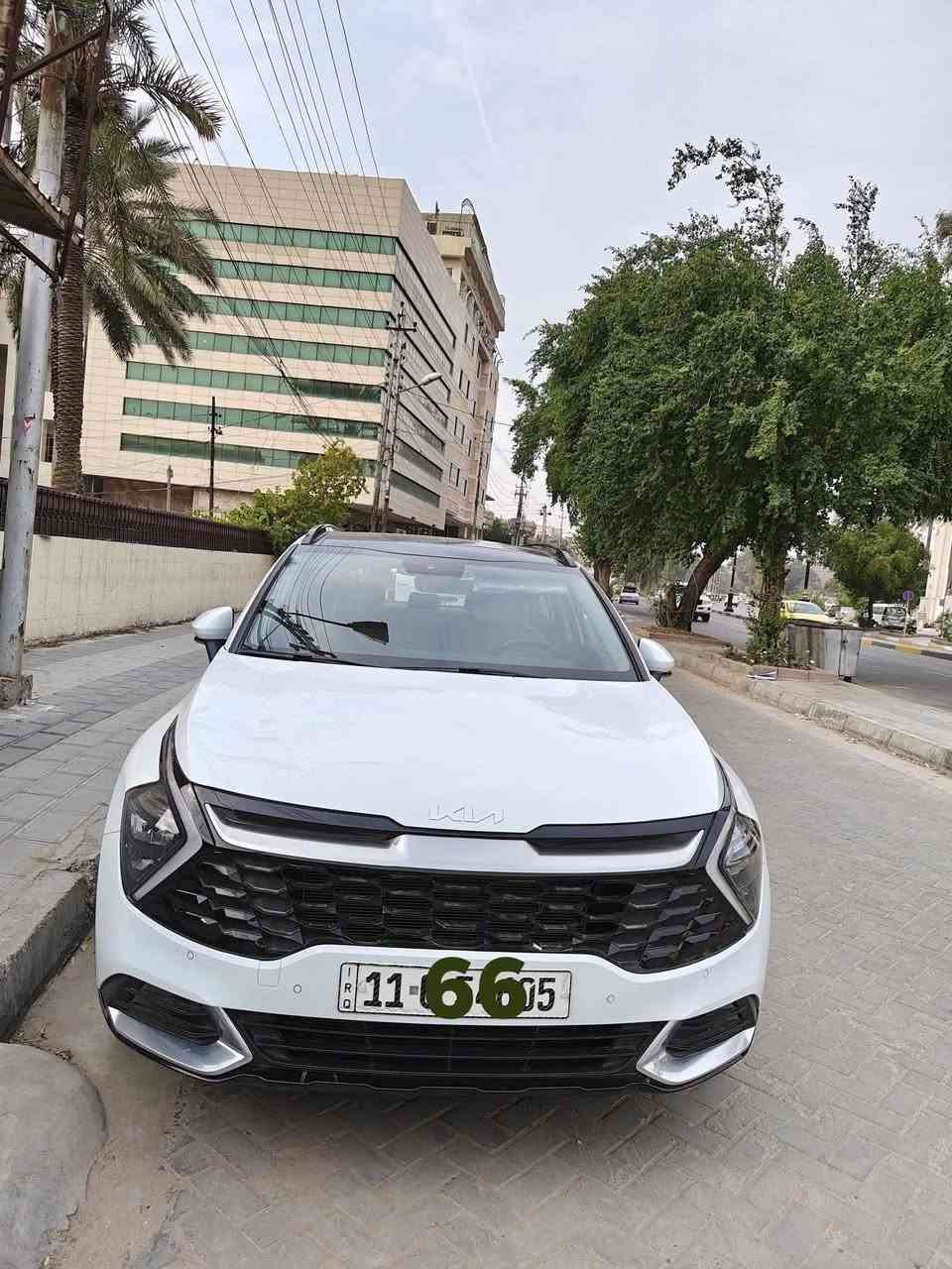 جمعه طيبه 
كيا سبورتج 2024 خليجي 
فول مواصفات نفس مواصفات جيتي 
مكفوله من كلشي 
ماشية 16  الف
رقم بغداد دولي باسمي تحويل مباشرة سنويه هزه جديد 
244 ورقه وبيها مجال 
اي استفسار رقم صاحب السياره 
***********
مكان بغداد كاظميه
