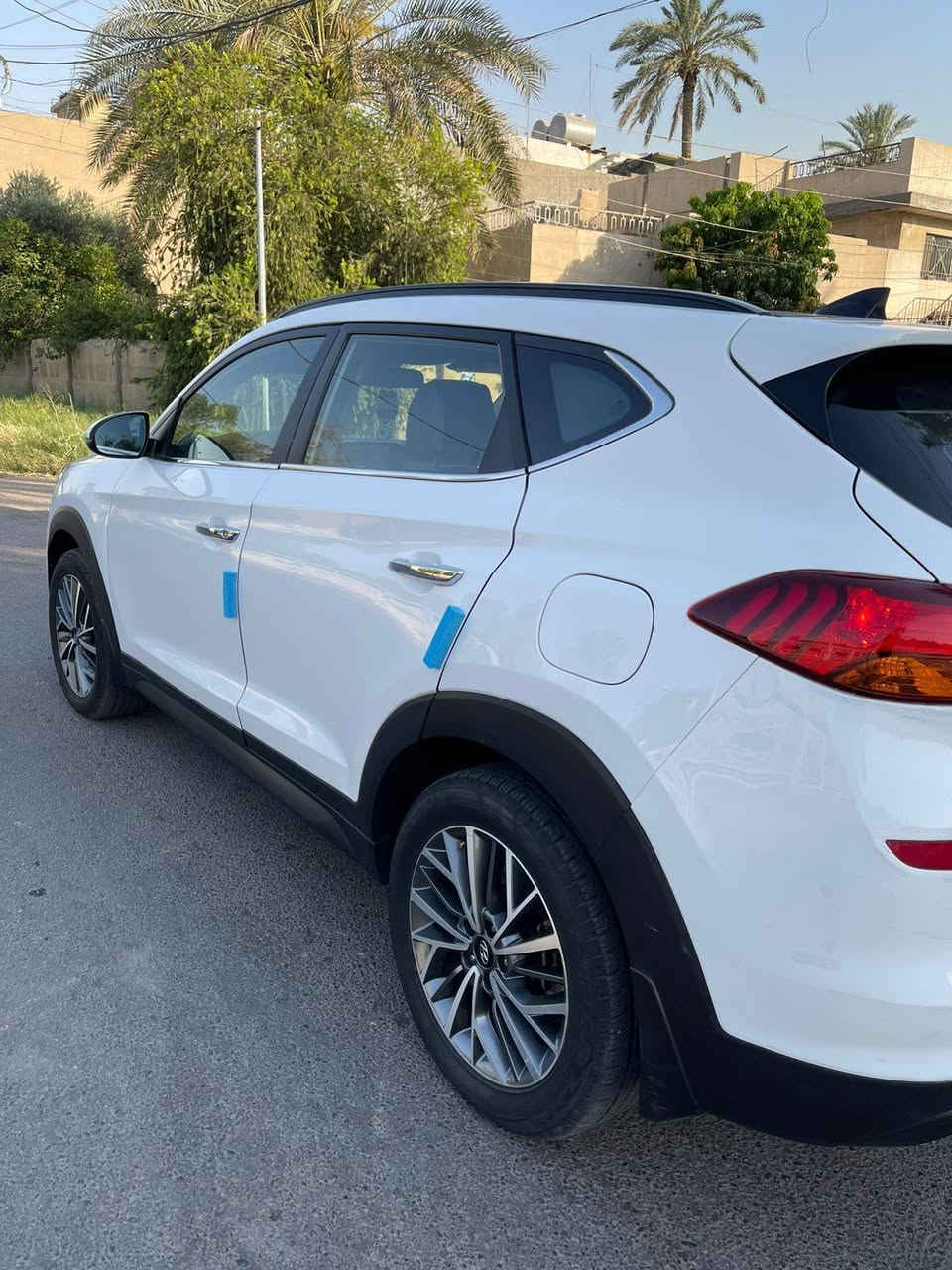 السلام عليكم
للبيع توكسان خليجي 
الموديل 2020
 سقف بانوراما طكتين 
بصمة أبواب
بصمة تشغيل 
كشنات جلد كهربائي 
شاشة كبيرة اصلية
شحن لاسلكي
حساسات أمامي وخلفي 
عدسه دواره 
كامره دواره
سايد بريك بالرجل 
زعنفة سقف 
يدات نيكل 
إشارة ترحيب 
إشارة بالمرايا وتكون شفط
محرك مامفتوح بحالة ممتازة
٢٠٠٠ دوش المرغوب
وباقي المواصفات الفول المعروفة 
ادامة كاملة صدر وتغليف الداخل
وتغيير دهن من الشركة  بإنتظام
سيارة جاهزة بدون اي نقص بيها صبغ بسيط 
بدون دواخل
ماشية ٩٦ الف كم
 رقم بغداد الجديد بأسمي شرط التحويل
سعر ١٨٥ $ مكان بغداد قرب فلكة حي النصر


**إذا كنت صاحب هذا الإعلان وتريد حذفه لأي سبب، رجاءا أرسل رسالة إلى الدعم الفني**
