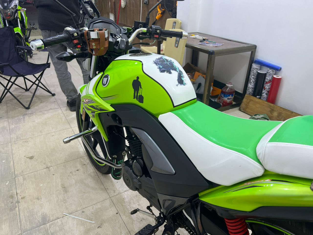 السلام عليكم  شباب دراجه موديل 2021 مسجله رقم وسنويه دراجه كلش كلش نضيفه مكان رمادي شارع 40 سعر 16 بيها مجال بصيط  رقم *********** الي مو شراي لا يدخل
