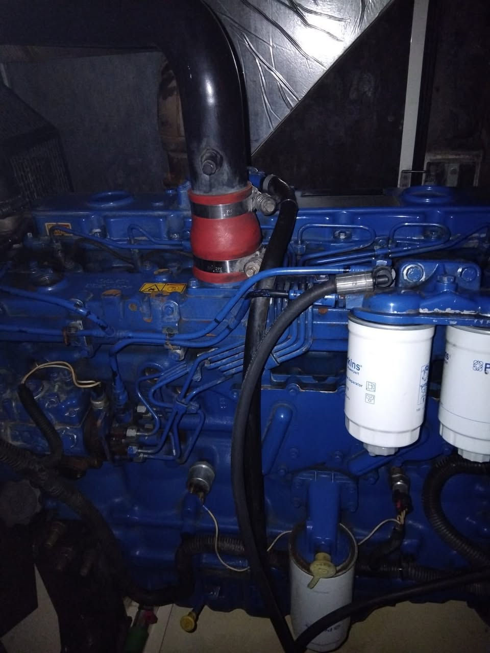 مولد بيركنز انكليزي اصلي كاتم 165 kva توليد لوري سومر لاستفسار الاتصال *********** بحاله جيد جدا
