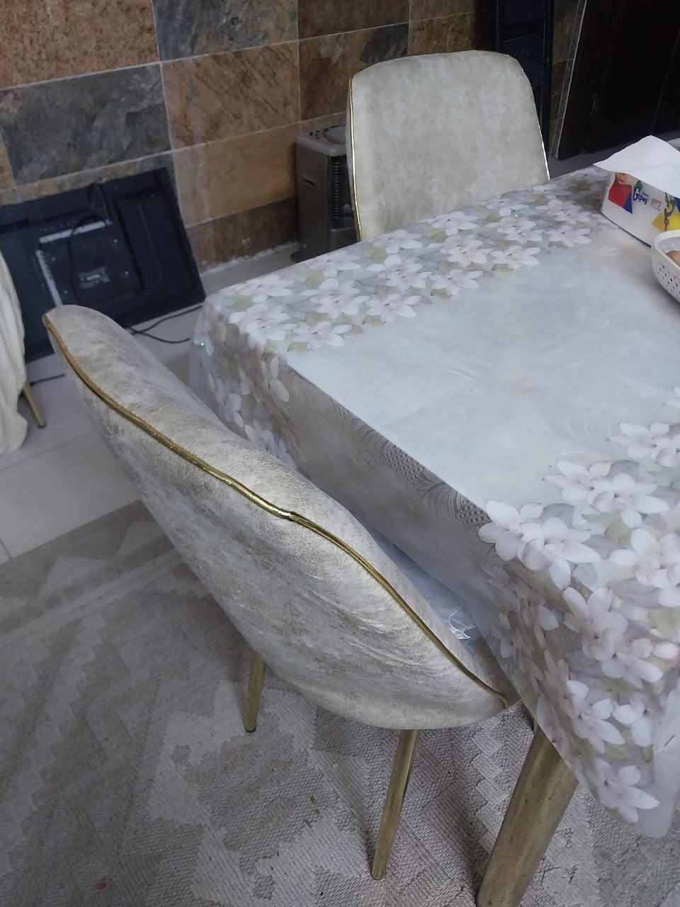 ميز و٣ كراسي يصغر ويتكبر للبيع ب ٢٠٠ وبيه مجال بغداد, العراق


**إذا كنت صاحب هذا الإعلان وتريد حذفه لأي سبب، رجاءا أرسل رسالة إلى الدعم الفني**
