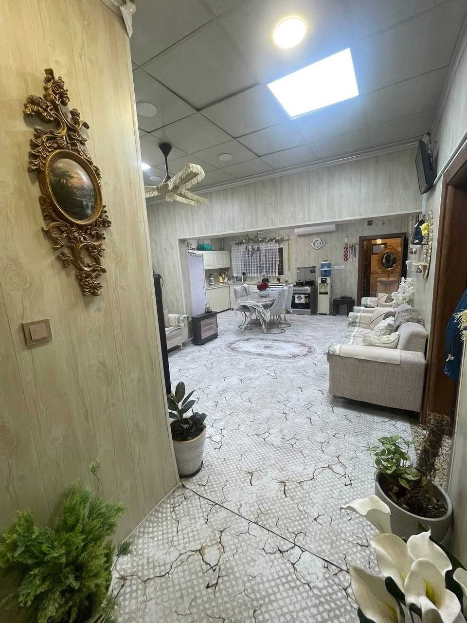 دار زراعي للبيع اوراق كاملة مع تسلسل

♦️موقع الدار كركوك تسعين مقابل ماركت كركوك اول فرع خلف التجاري 

♦️المساحة 230 متر واجه 12 ونصف 

♦️الدار طابقين بناء 2016
يحتوي الطابق الاول ع كراج سيارة واستقبال وغرفتين منام ومطبخ وصاله وصحيات

طابق ايضاً نفس الأرضي  ومنعزل درج خارجي
مؤجر بوارد شهري 300الف 

💵💵السعر 135 💵💵
***********

 1- التعامل يكون مع صاحب العقار الشرعي
2- المكتب  وسيط بين الطرفين ولحفظ الأجراءات  القانونية والتأكد من صحة العقار قبل تسليم اي مبلغ بأشراف قانوني 
——————
3- الرقم الخاص بالمكتب للأتصال ***********
—————
4-موقع   المكتب كركوك حي الواسطي 
سايدين العمارة الخضره مقابل شقق الغاز  ومجاور دكتورة سلوى البياتي 
 🏦مكتب سُلطان العقار 🏦 
 بأدراة أستاذ سيف 
 للأتصال ***********
✅نستقبل جميع عروضاتكم السكنيه والتجاريه في كركوك 💯والترويج لها عبر الصفحه الخاصة بالمكتب
للأستثمار والتطوير العقاري  معنا نحو الأفضل المكتب مجاز من غرفة تجارة ونتعامل بأشراف قانوني
