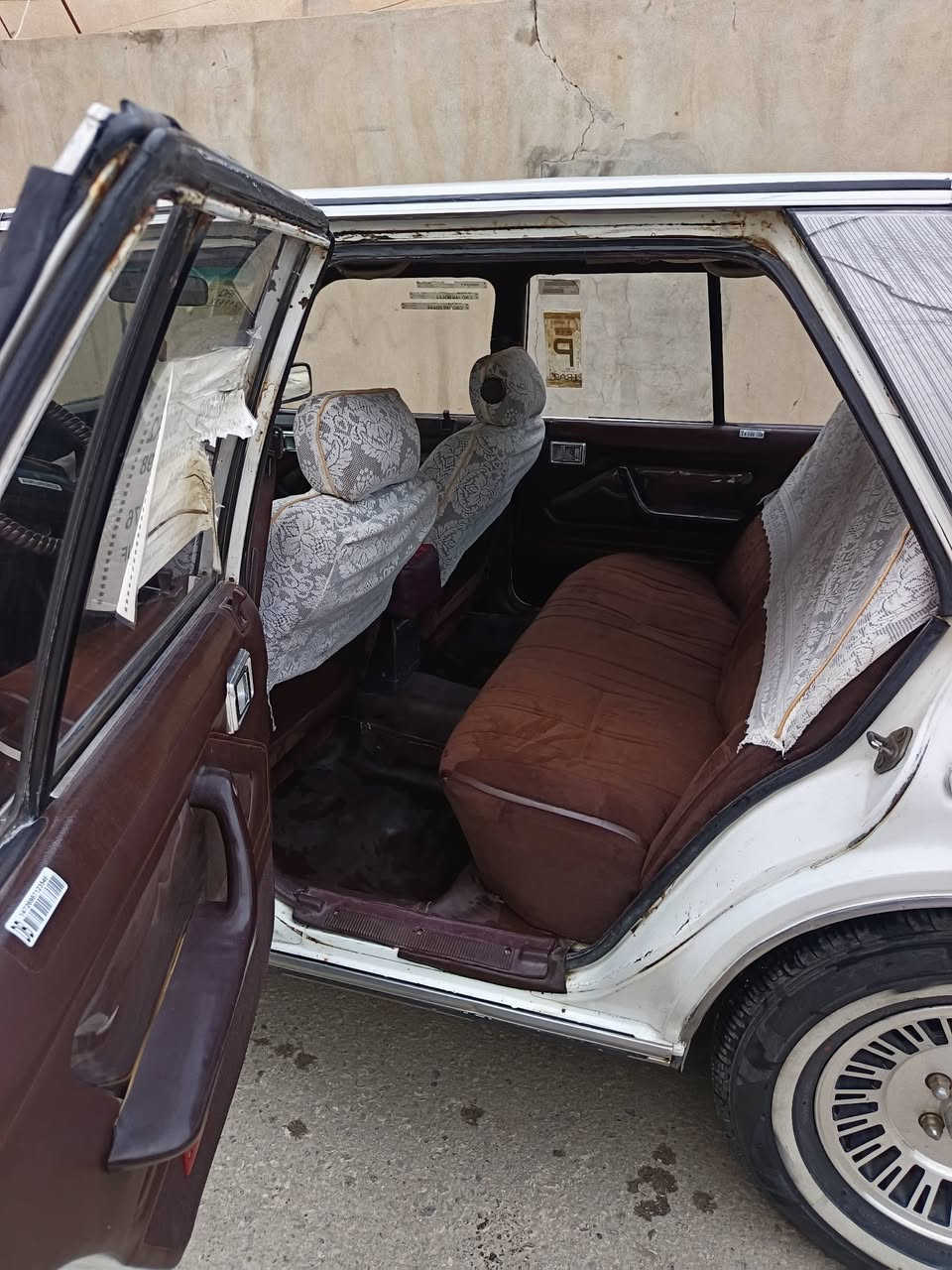 سوبر موديل 85 كير محرك بطه شرط سنويه الى 28 تواير طخم جديد كهربائيات كلها شغاله سياره جاهزه مال بيت... سعر 60 وبيها مجال  رقم الهاتف.. ***********.. العنوان موصل جانب الايمن
