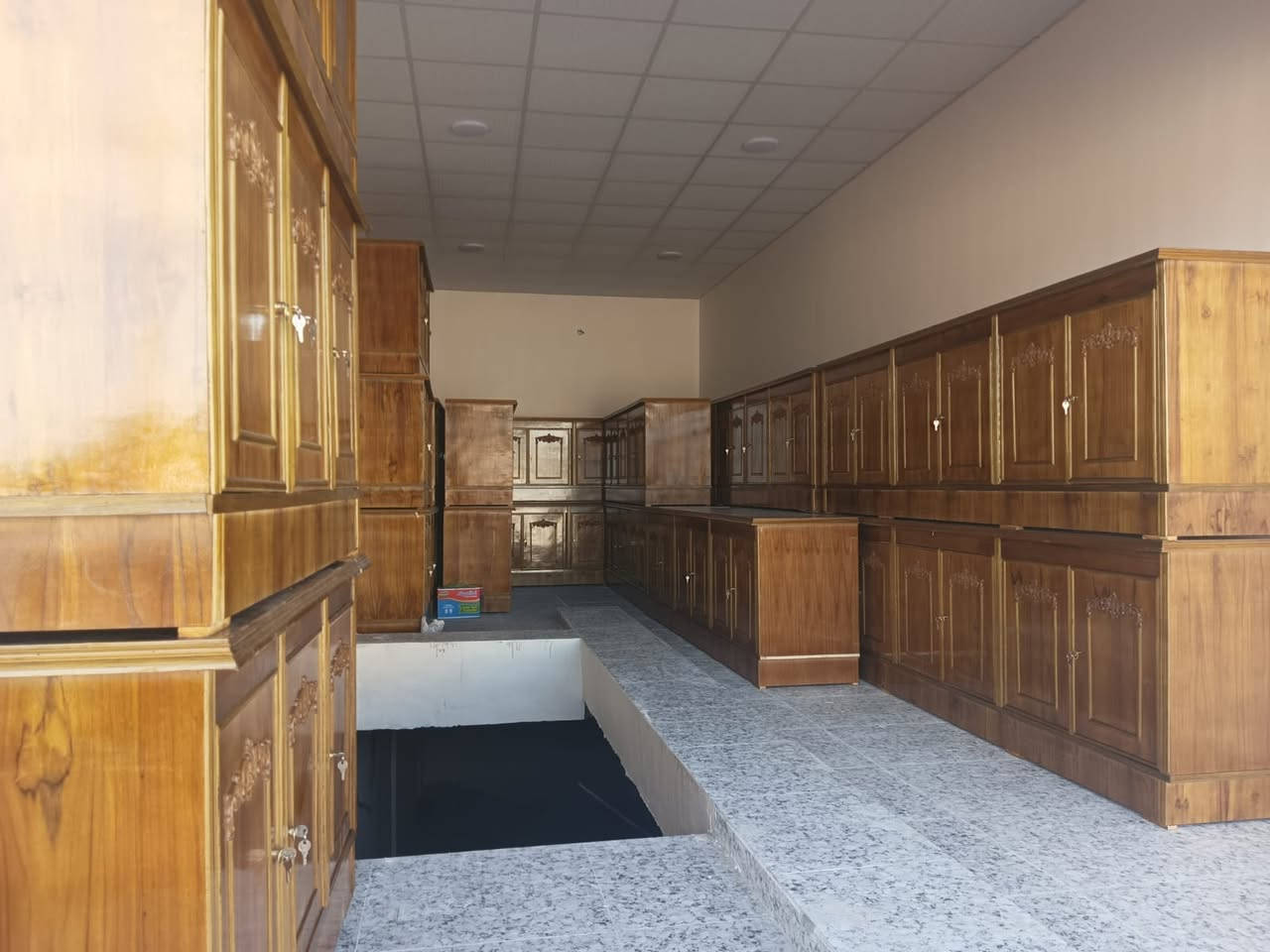 #مجمع_السيد_عمار_للأثاث 💫🫴🏻
بـوفيات صـاج شغل الموصل متوفر قياسات
"متر ونص | مترين | مترين ونص | ثلاث متر" 
كنـاتير 2 بـاب 3 بـاب صـاج شغل الموصل
متوفر لدى مجمع السيد عمار للأثاث 💯
ألعنوان تكريت مجاور المحكمة القديمة وكاتب عدل 
للاستفسار *********** 📲
