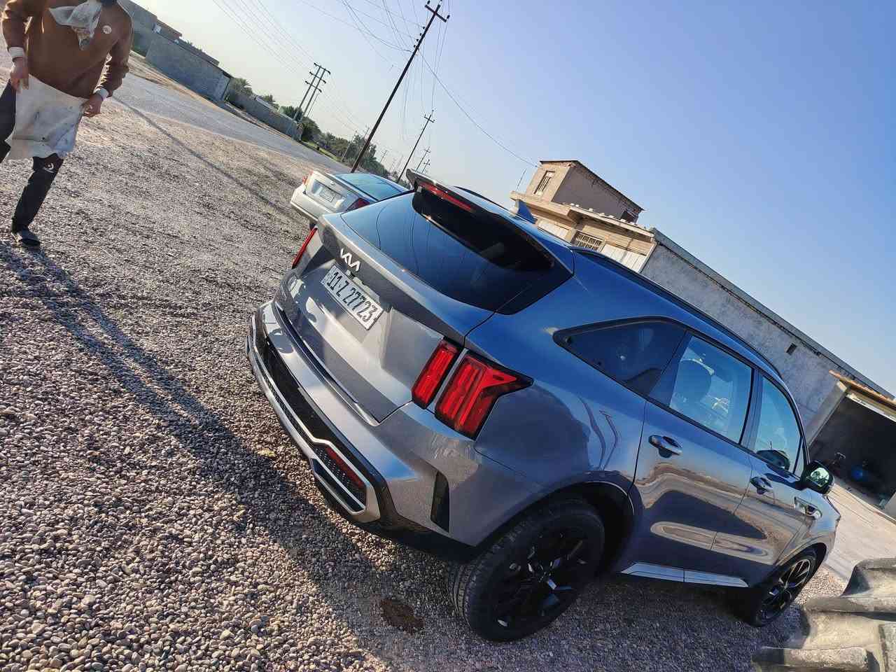 سورنتو موديل 23 رقم بغداد  وارد أمريكي حادث شبر بارد بالدور فقط يعني كلين السياره فول الفول ماشيه ٤٧ الف سونارها موجود 
مواصفات السياره
مكينه 2500 تيربو
رادارات جانبيه
سقف بنوراما
شاشه كبيره
تبريد بيانو لمس
كشنات كهرباء
كشنات تدفىه تبريد
كشنات منفصل
كامره دواره
توقف ذاتي
تشغيل عن بعد
صندوك كهرباء
سايد بريك بصمه
وبعد هواي مواصفات بيها والسياره جديده بمعنى الكلمه  *********** السعر ٣٠٥ يعني ٣ شدات و٥
