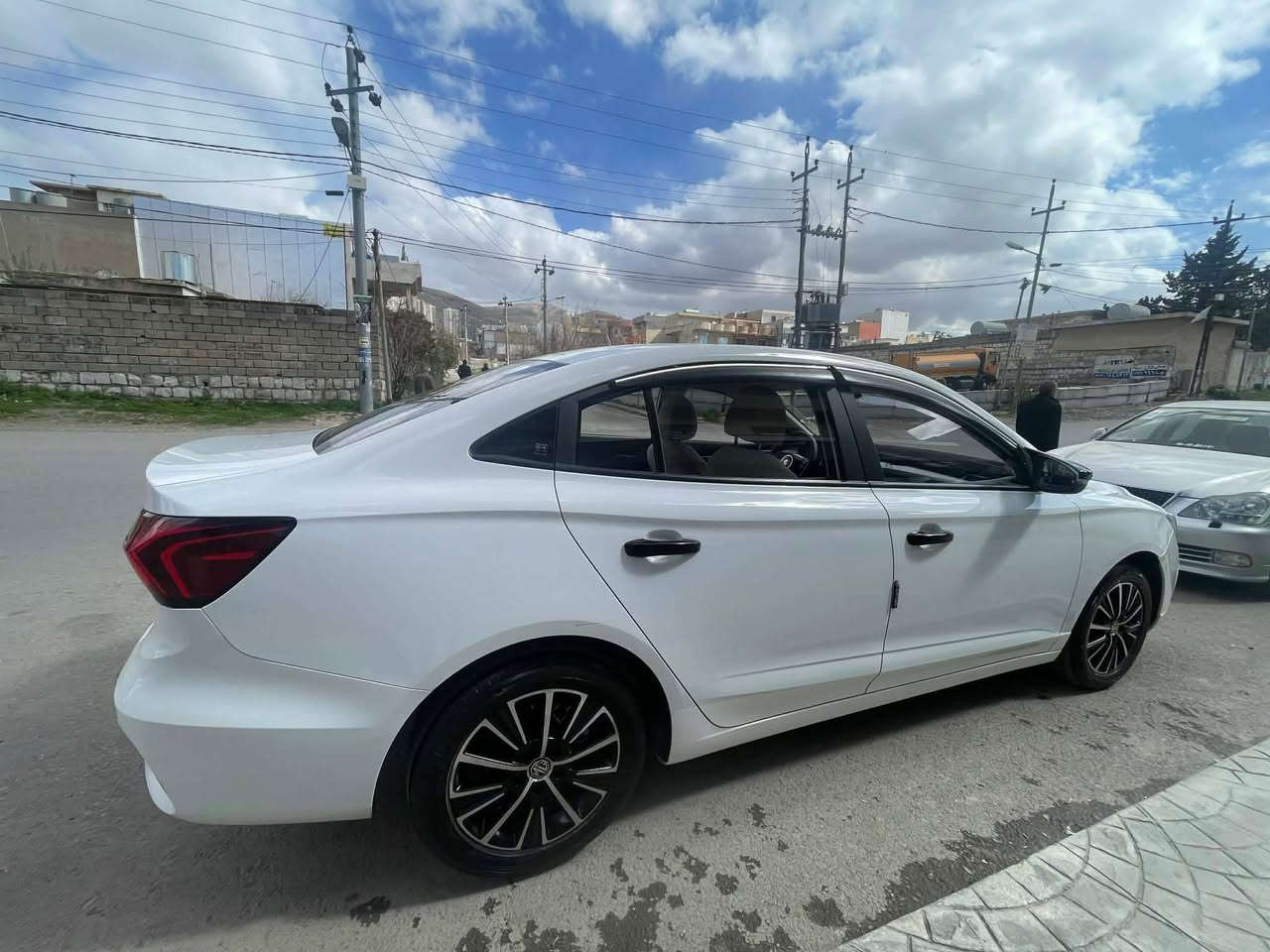 ئێمجی 5 شکل نوێ٢٠٢٤

٢٠٠٠٠کم
شاشە گەورە و درگای بصمە
تبرید مرکزی
ناو سەیارەکە کامل لەزگەی  پاک بۆکراوە لۆکە و گاعی تازە و سوکان تقل و بەرگە کوشنی ئەصلی
١١٢ و معاملە 
بەشەرتی یەکسەر تحویل  یەک دەستە  
 پاک و بێکێشە و ٥٠٠٠ کم ماوە بۆ ڕۆنگۆڕین

تکایە من خاوەنی نیم پەیوەندی بە خۆیەوە بکەن .

0772 518 1999 ژ.م / السليمانية, العراق
