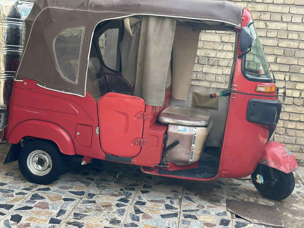 سلام عليكم تكتك مديل 22/شهر10 رقم وسنويه ثاني يوم دحويل سعر 9ملاين ونص بيها مجال شوي شراي ينتصل ***********
