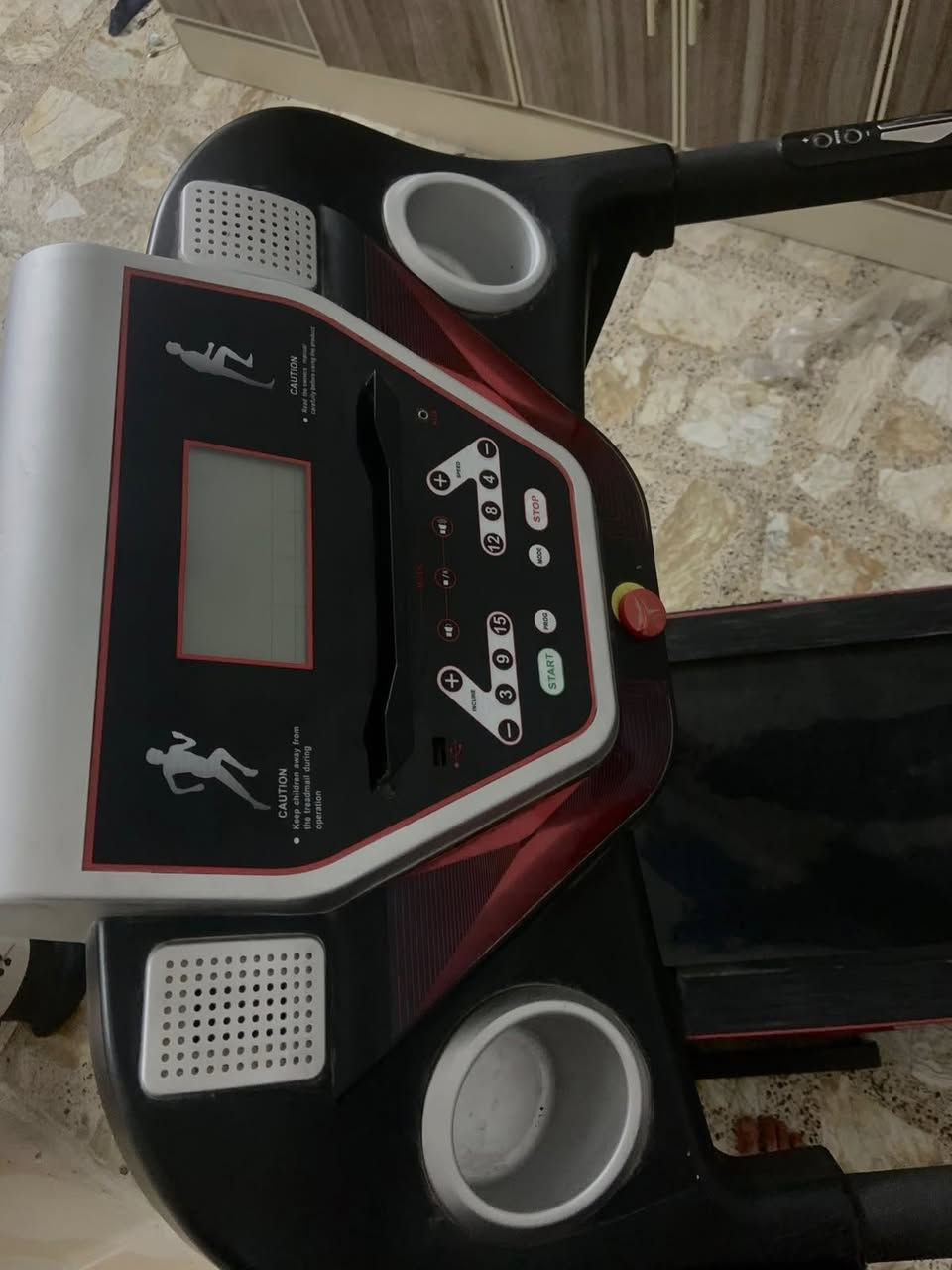 � للبيع جهاز مشي كهربائي (Treadmill) بحالة جيدة جداً
✅ شغال بصورة ممتازة
✅ شاشة عرض للوقت والسرعة والسعرات
✅ مناسب للمشي والرياضة المنزلية
✅ استعمال خفيف وحالة نظيفة

السعر: 400 الف


**إذا كنت صاحب هذا الإعلان وتريد حذفه لأي سبب، رجاءا أرسل رسالة إلى الدعم الفني**
