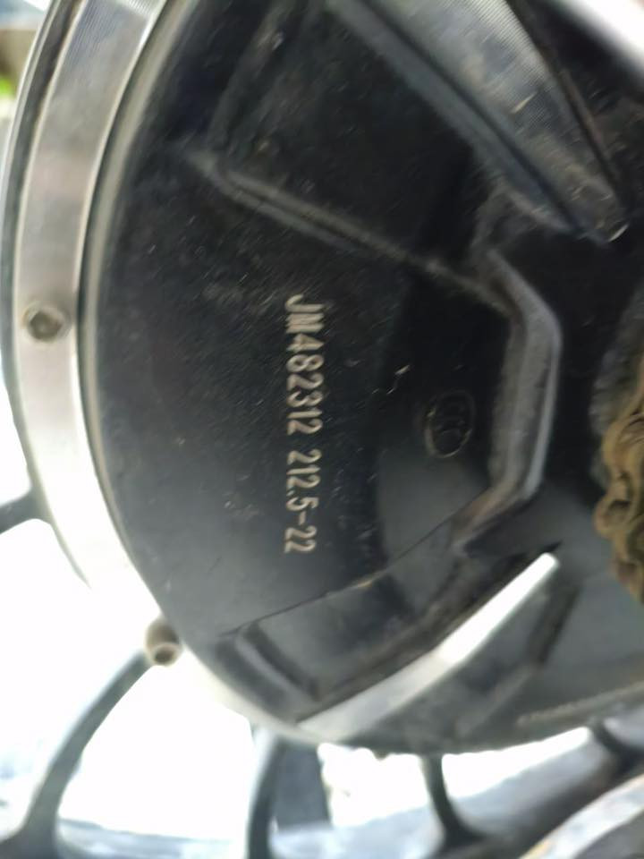 السلام عليكم…
دراجة شحن 
4 بطاريات جداد موجود وصل 
بصمه و تشغيل عن بعد 
نضام حماية سرقه 
مع شاحنه 
250 الف و بيه جمال بسيط 
مكاني بغداد الكرخ 
***********
