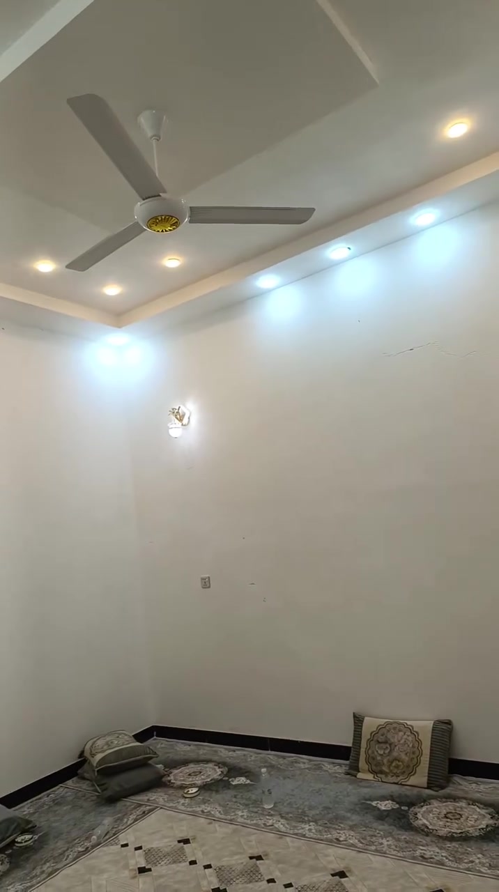 بيت 100 متر بنأ حديث توه كمل طابو اسهم ع طريق السياحي مال تركي ع الشط  مكان حلو وسكن وخدمات 
بشارع الخيرات  مقابيل مطعم نوارس 
غرفه  ومنور وحمام وصاله ومغزن ومطبخ واستقبال وصحيات خارجيه وداخليه
توه كامل صالي شهر من سكنت بي شغل درجه اوله 

السعر ٨٥مليون وبيها مجال
***********
