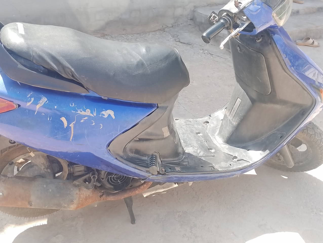 سلام عليكم  دراجه فراشه للبيع السعر 300 بيه مجال شي بسيط  دراجه جديد مكينه مفتوحه  كلشي يشتغل بيه هاذا  رقمي بيه واتساب  ***********
