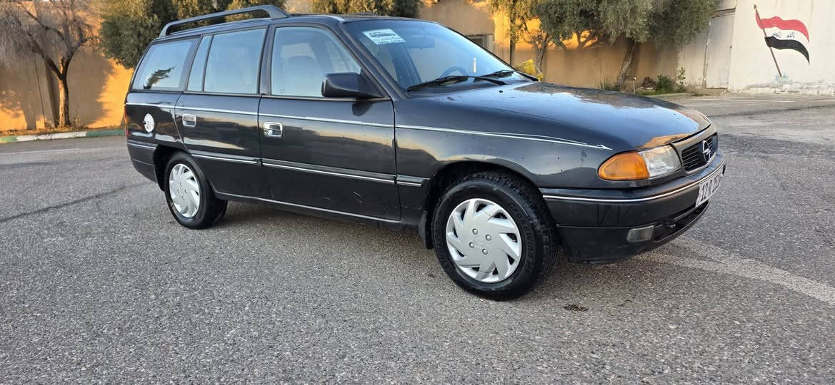 استرا موديل 96 حجم 20
سنويه جديده لل2031 شرط التحويل
كير ومكينه شرط بيها كابون بانزين ماستر
فول توماتيك بس كير عادي صبغ جماليه شرط مال تحويل طخم تاير جديد طخم الورا والكدام جديد ويرمنيه كلها شغاله 
العنون موصل حي الحدباء السعر 45
***********    ***********
