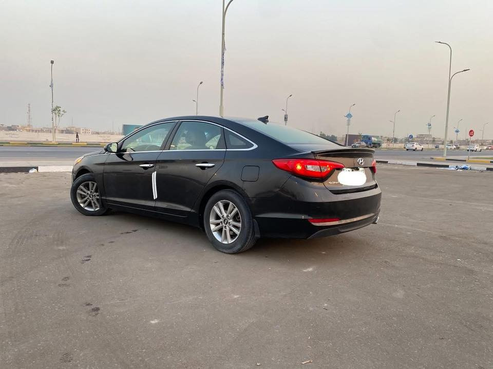 سوناتا للبيع موديل 2015 وارد امريكي ضربتها فقط الموضح بالصورة رقمها شمالي بأسمي سنوية ٢٠٢٨ 
صبغ قطعتين الجاملغ مال سايق والباب فقط بدون معجون 
السعر ١٠٥ وبيها مجال ***********
