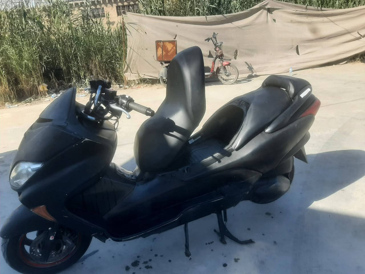 سلام عليكم ..
فورزه صفر8 دراجه مكفوله من كولشي مكينه جيب الف فيتر وياك بلاديه لا صوت ولا تنقصيط
+زنون أمام أصلي 
بنزات امامي خلفي
MB3 ضد المي
شلعه ومعدل 
دراجه كير ملغي 
دهين أم زويل 
مي اخضر
كهربألات كله شغاله ((سعره ٧٠٠ وبيه مجال))
مكاني بغداد المحموديه .. ***********  بي واتساب او تصال
