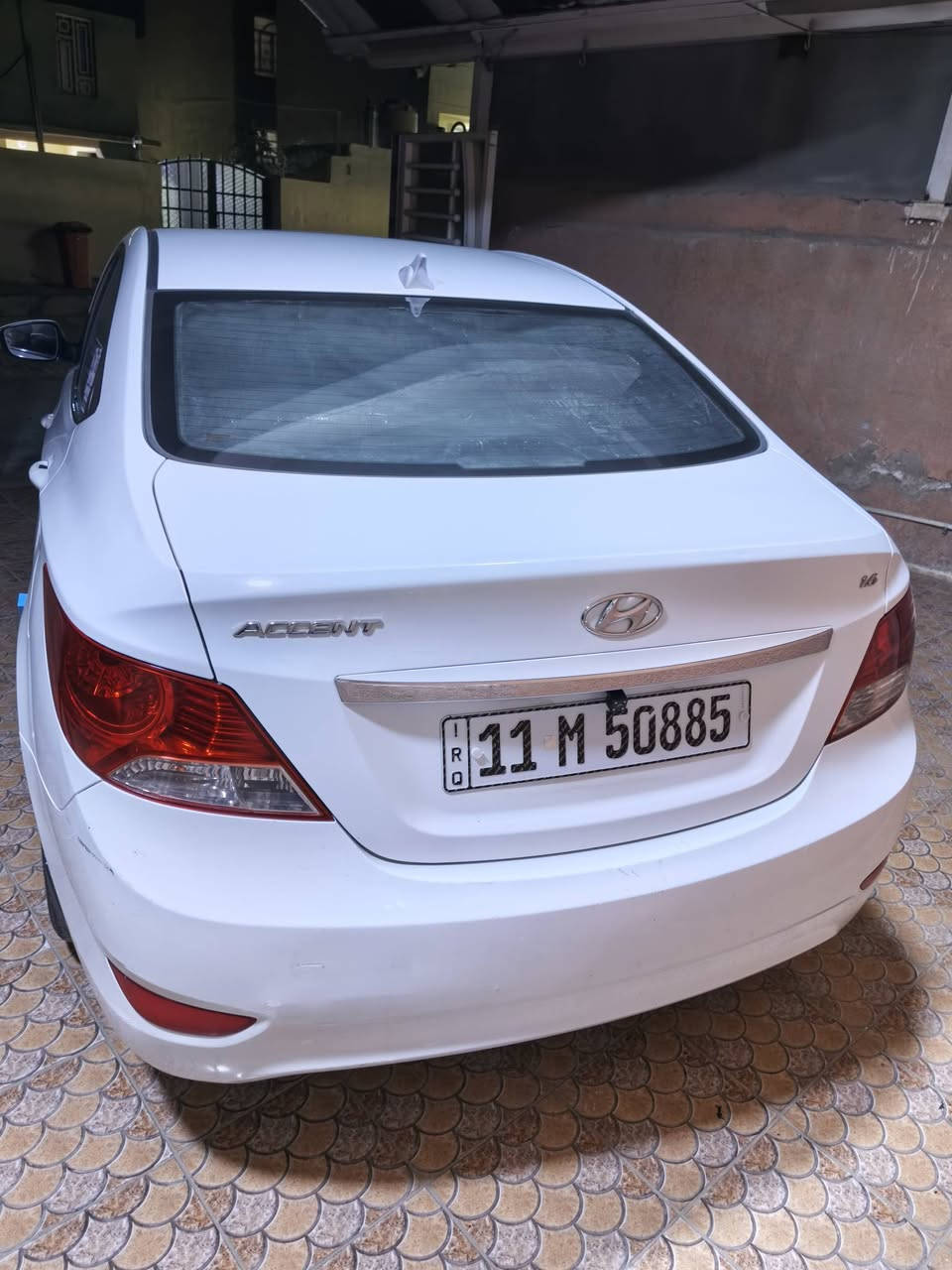 للبيع اكسنت موديل 2015 خليجيه 
السياره بيه دعاميه  اماميه صبغ فقط 
وطبره بالباب بدون قطره صبغ السياره كفاله عامه 
بسمي رقم بغداد مميز 
مواصفات السياره 
اشاره مري 
تحكم ستيرن 
ويل كب كروم 5 
فتحه 
داخل بيجي 
شاشه لمس 
كامره خلفيه 
لايتات زنون 
محرك 1600 
ماشيه 175 ألف 
تخم تاير جديد 
السعر 115 وبيه مجال بسيط

للاستفسار ع الرقم *********** تحياتي لكم
