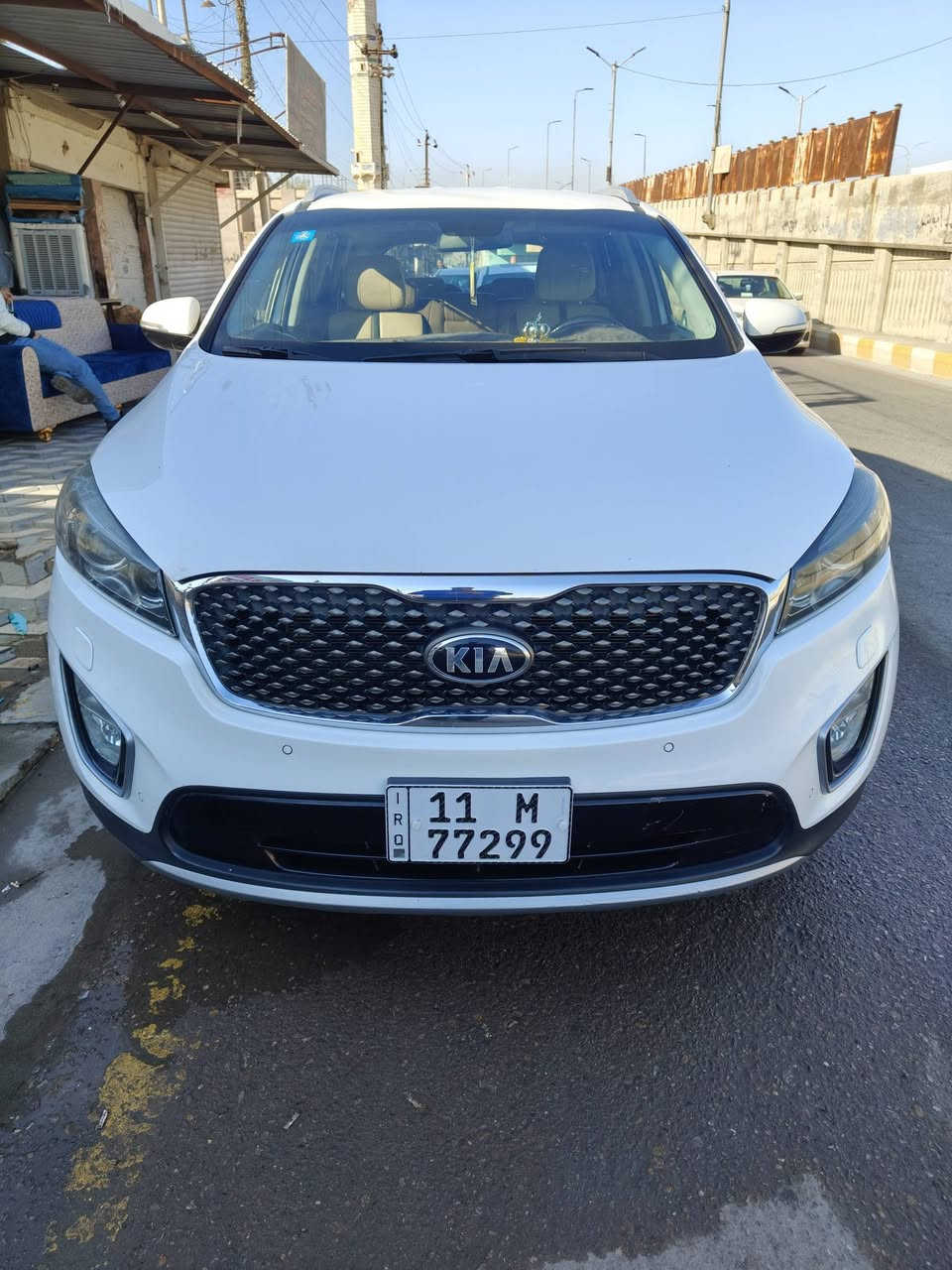 السلام عليكم جميعأ..
سورنتو للبيع 16 شكل ال 17 كويتي… رقم بغداد باسمي ..
السياره كفاله عامه من كلشي كير محرك كشر الك الفحص وين ميعجبك.. محرك 6 سلندر 3300 شرط شركه.. ماشيه 120ك..
تخم تاير ..
السياره فول بصمه  وفول مواصفات عدا الفتحه فقط .
اخواني السعر المطلوب 225 $ وبيها مجال حك الجيه اكيد 
مكان السياره فلوجه ..شرط تحويل ثاني يوم 
الاتصال .
.***********

***********/ وليد ابو عمار وحياكم الله
