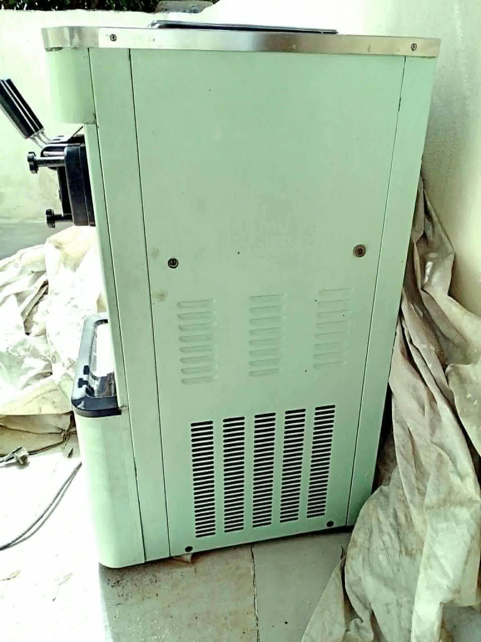 (‌ السَّلَاْمُ ‌‌عَلَیْکُم‌ )ئەم جیهازەی مۆتە و ئایس کرم هەیە بۆ فرۆشتن بە نرخێکی زور هەرزان بۆ کسێک کەوا بێکار بێت ئیشێکی زور باشی پێدەکرێت بۆ ئەم بەهار و هاوینە بۆ شوێنی سەفەرەو گەشتو گوزار و ناو کولانان داهاتی باشی دەبێت بە ئیزنی خودا وە زور ئاسان بار دەکرێت و دادەگیرت  بۆ شوێنی سەفرە و گەشت گوزار هاتوچۆی پێدەکرێت شتێکی خاوێن و پاکە زۆر کەم بەکار هاتوە جیهازەکە هیچ کێشەکی نیە (ئەوەش رەقەم تەلەفونی ساحیبی)
ژ.م:-***********
سعر:-(٣)$سێ وەرەق و مەجال أربيل, العراق
