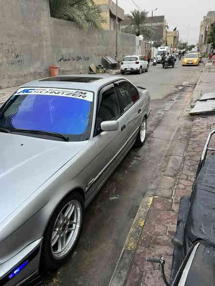 سلام عليكم 
525أصل
كير عادي مسكر فانوس 
موديل 1990
رقم بغداد مشروع وطني بسمي 
تخم تاير جديد ويل أم توني شادة 
سيارة كلهة أم 
صدر أمامي خلفي جديد sf
مروحة كهربائية 
فتحة طكتين 
كشنات كهربائية 
تشغيل عن بعد 
منظومت لايت زنون 
كزوز رياظي تحكم ريموت 
سستم صوت 
جام كهربائي 4
تبريد ثلج 
كهربائيات كلهة شغالة 

سعر 70مكان سيارة كوت
***********
لمايعجبة سعر يعبر لمنشور خوان
