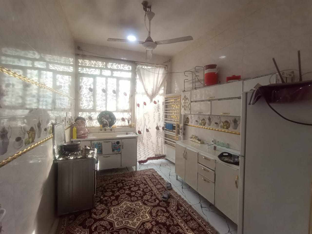 سلام عليكم بيت للبيع بناء 🏢 حديث المساحه 175م العنوان بين  شارع 100 وشارع 80 جهة كربلاء نوع العقار اصلاح زراعي بس مكاتبه البناء يحتوي على ستقبال مطبخ كلي دور ومساحه خلف البيت مثل مواضح بصوره السعر 25 وبي مجال الرقم *********** وتساب موجود
