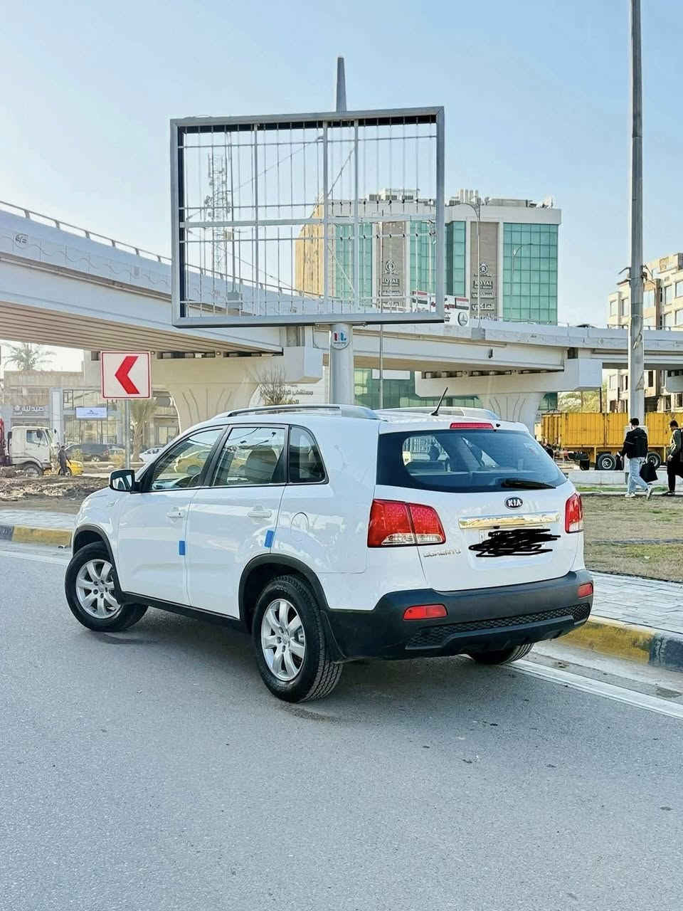 السلام عليكم سورنتو موديل 11 خليجي 7 راكب 
محرك 2400 بدون صرف ولاتنقيص 
بدون صبغ بيها بارد فقط جاملغ امامي 138 
وبيها مجال 
مكان بيجي 
***********
