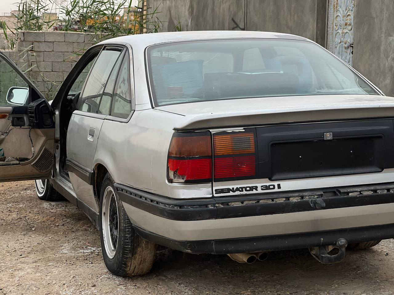 سلام عليكم
اوبل سيناتور للبيع او المراوس  واطي فرق قليل سياره جاهزه محركه 2600 كير عادي 
رقمها اخضر نينوه راعيها مانداله والسنوي ضايعه 
*********** متواجد على فيس
