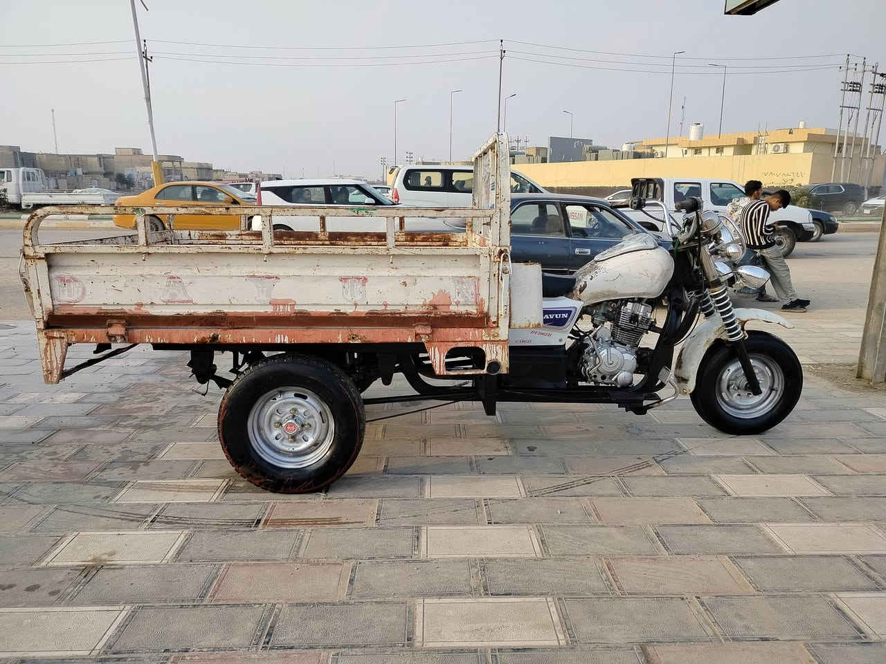 السلام عليكم ستوته للبيع مديل 13 اوراق اصولي شاصي كفاله محرك جديد كهربائيات كله  شغاله جاهزه السعر مليون و 100 وبيه مجال للشراي مكاني شطره وهذه رقمي ***********
