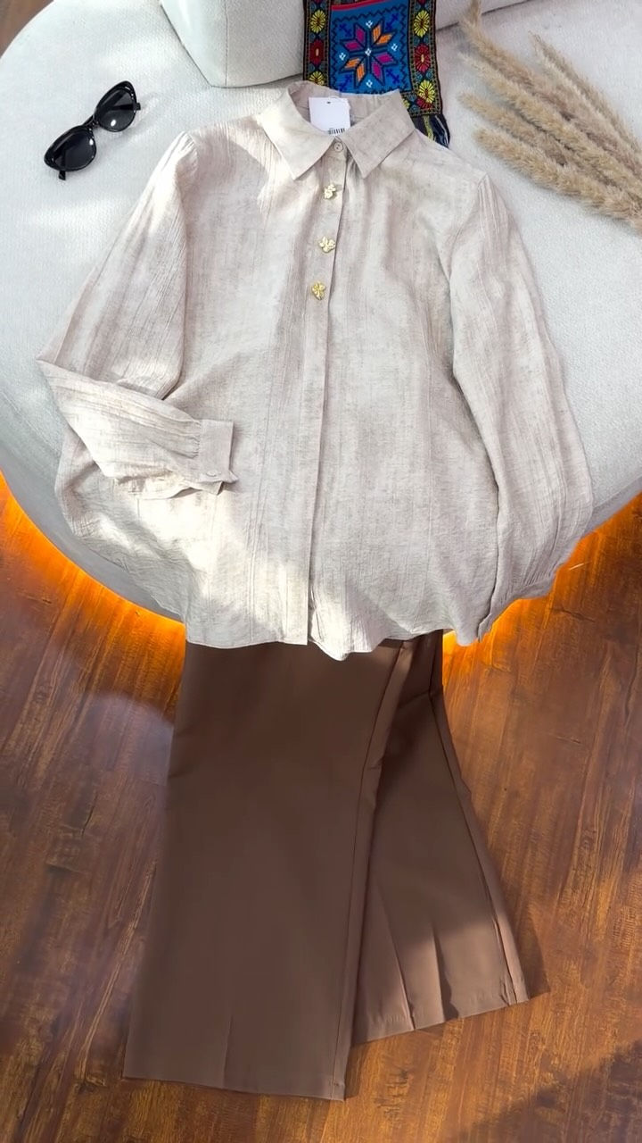 ⁨	⁨	#قميص.  قياس خاص. سعر 35 الف 

الخامة كرنك لينن
#  القياس 42/44/46/48/50

الطول 80 سنتم يغطي ورك 

بنطلون قماش. سعر 35 الف 

#القياس 38/40/42/44/46/48⁩⁩


**إذا كنت صاحب هذا الإعلان وتريد حذفه لأي سبب، رجاءا أرسل رسالة إلى الدعم الفني**