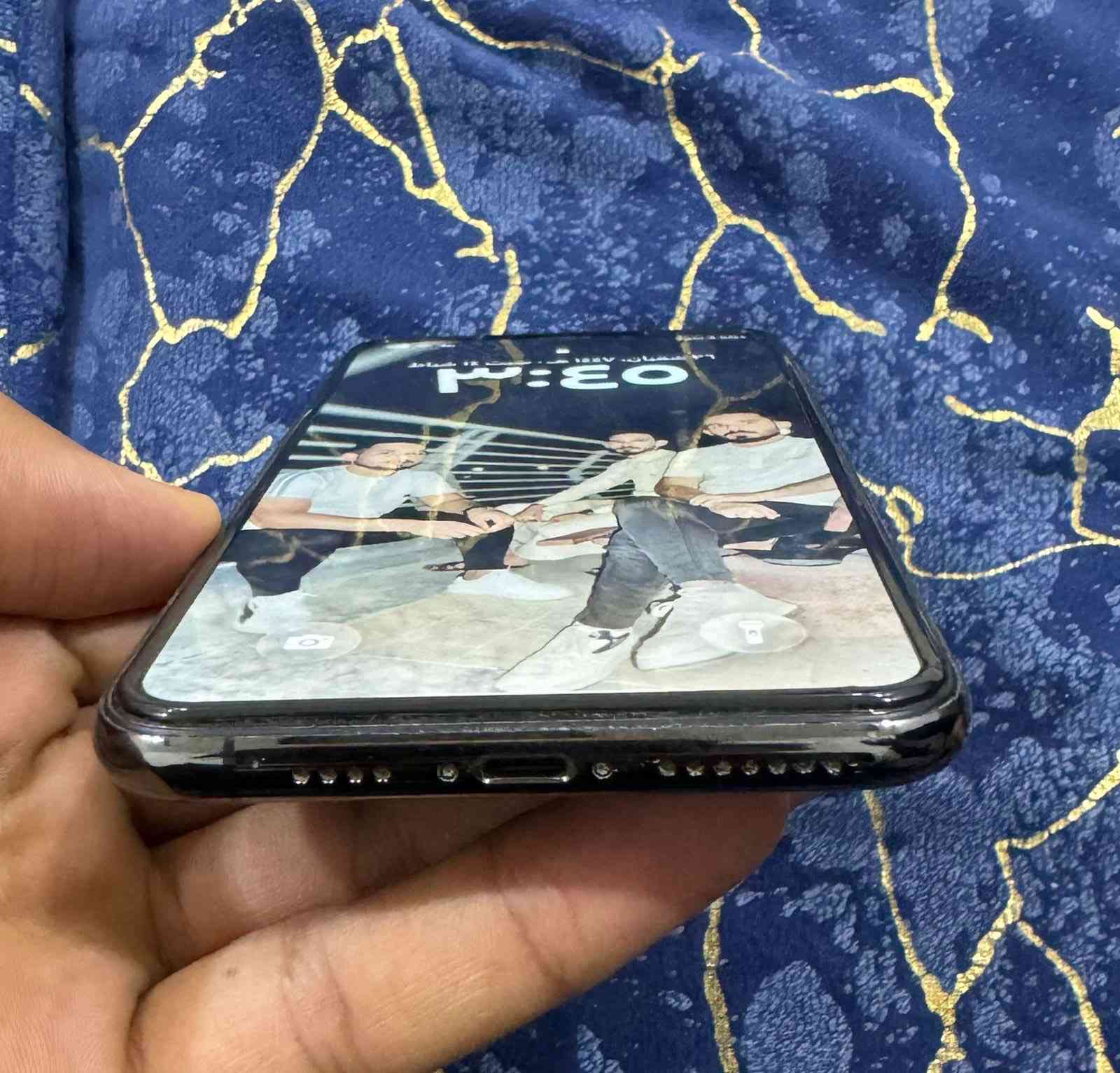 السلام عليكم
ايفون ١١ برو ماكس 
ذاكرة 256 
بطارية 89 تك سيم
السعر 370 وبي مجال 
نضافه فول شرط على الحاسبه مكفول 
تواصل *********** متوفر واتساب وفيس
