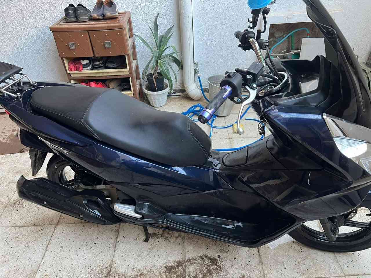 سلام عليكم pcx جيل الثاني الدراجه مكفوله وشوفت عينكم وناعمه ومرتبه شرط الكفاله عنوانه بغداد جديده ب17 وبيهه مجال ***********
