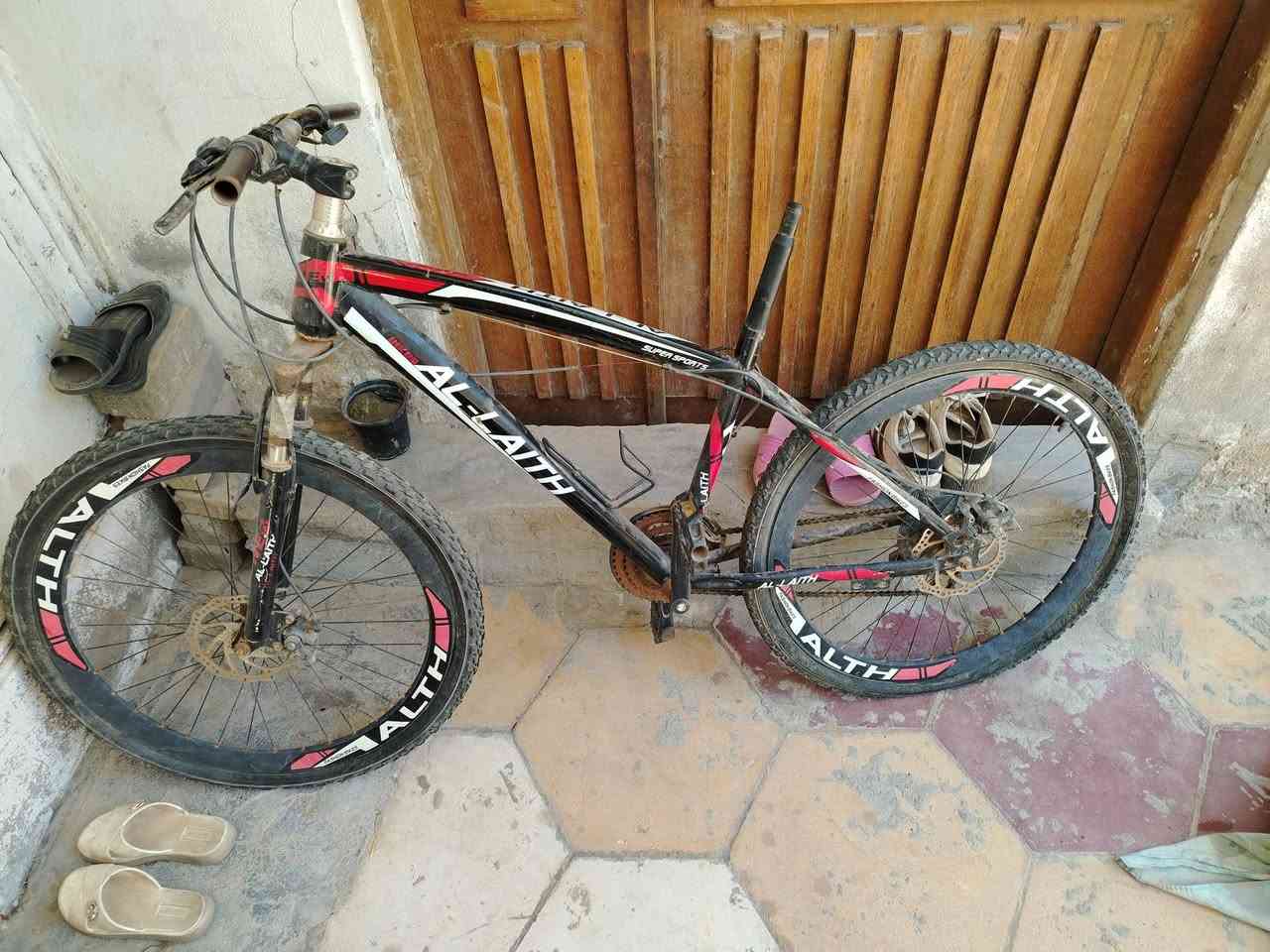 السلام عليكم
بانسكل كيمو المنيوم
تاركه لان ماحب الرياضي
للبيع او مراوس
خاص واني ادخلك
(فلوس الصيانه مخصومات من السعر) 
السرج موجود مالته


**إذا كنت صاحب هذا الإعلان وتريد حذفه لأي سبب، رجاءا أرسل رسالة إلى الدعم الفني**