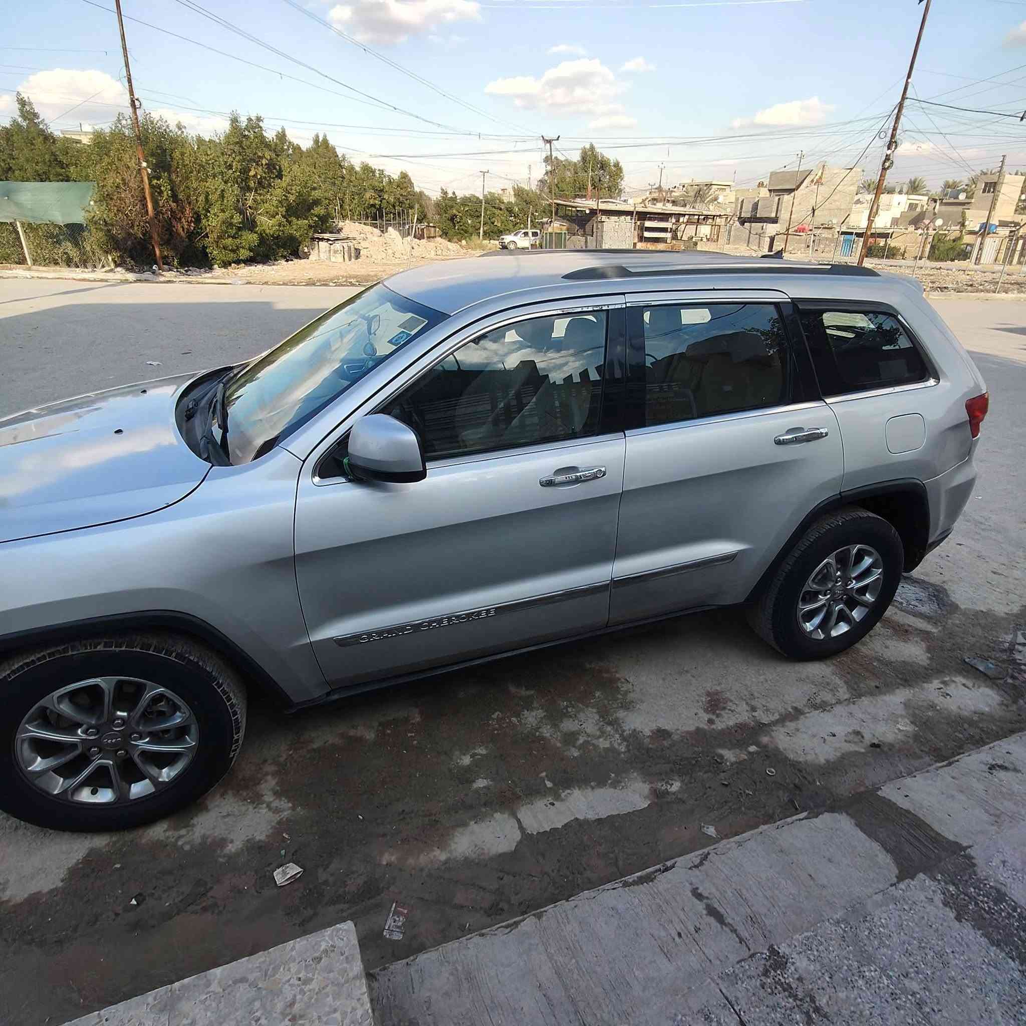 السلام عليكم جيب لاريدو مديل 2011 مصبوغه عام اكفلك شواصي وكفلك من الكص  صدرهه نص عمر  محرك 3600  /  6سلندر  تحكم ستيرن  كشنات كهربائيه  تبريد تدفئه ويه السويج  تبريد قطعتين  سنويه لل 27 السياره بسمنه تحويل بنفس اليوم سياره حلوه ونضيفه  مناقصه اي شي 
العنوان بغداد العبيدي 
السعر 125وبيه مجال 
رقم الهاتف ***********
