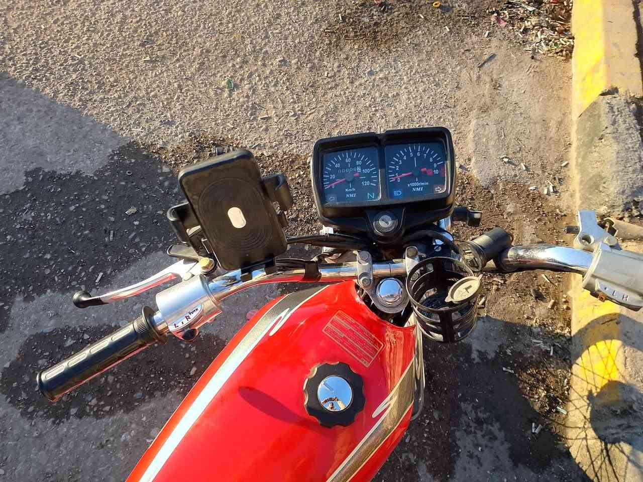 السلام عليكم                                                                  شباب دراجه اربعه كير موديل 20 دراجه حلوه ونضيفه    دراجه حلوه وناعمه شلعه ومعدل دراجه خير من الله 
العنوان واسط زين القوس 
الرقم ***********
السعر :- 750 وبيها مجال
