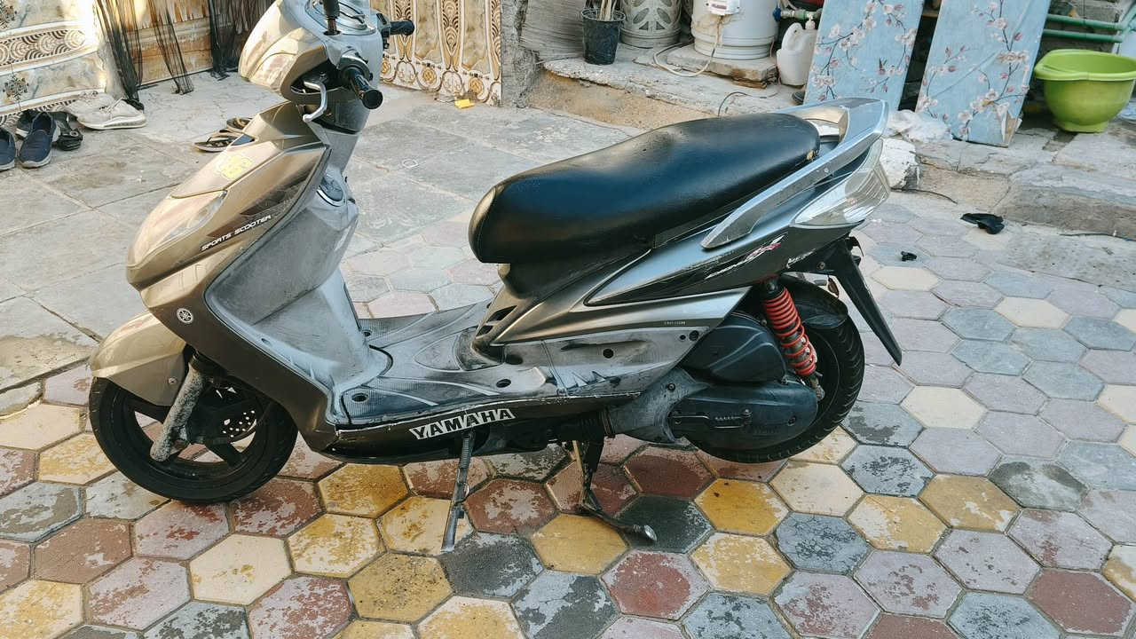 السلام عليكم سكنس فحل ياباني كابريتر
مكينه مامفتوحه 
كابريتر اصليه
شلعه ومعدله تعبر 110
نازله من الحاويه بشهر 8 والوصل موجود
ماشيه 9الاف فقط
سلف نكره بكل وقت وهندر شغال
لايت عالي ناصي رماش
لايت سعره 25 الف زنون
بك لايت شغال وهورن
اشاير دبل اشاره (اشاره لون برتقالي مال سياره لد قوي كلش)
كفرات ختم واحد وي المكينه
الدشبول شغال (عداد السرعة والبانزين كله شغال)
قفل ستيرن وقفل جنطه وقفل جوزه كامله الأخير
تاير خلفي  جديد اصلي تايوان
دهن الله شاهد كله امزويل لو لكمولي 
دراجه مدرايه كلش
السعر: مليون وبيه مجال للشراي
المكان: ناصريه مركز
رقم الهاتف: ***********
