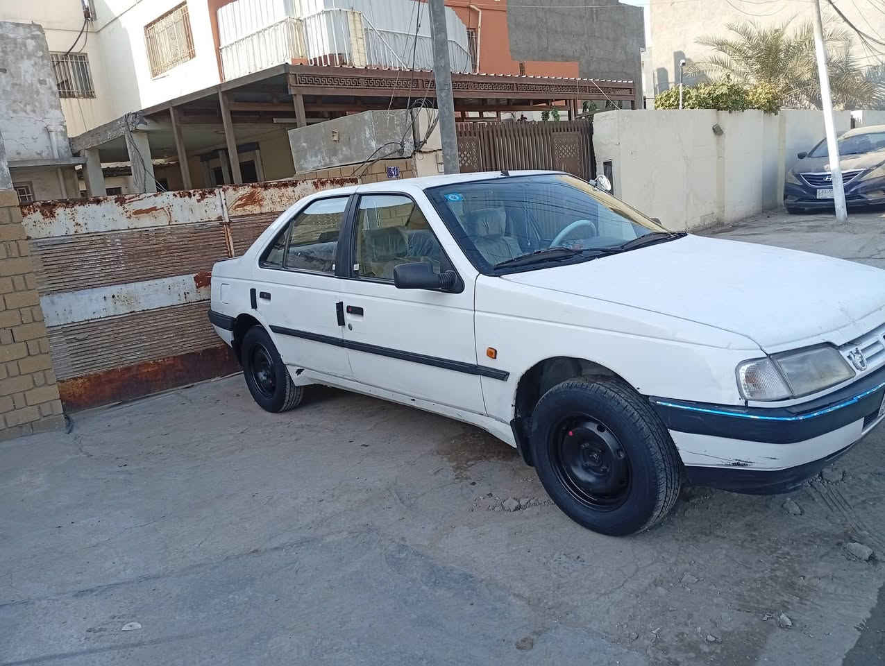 السلام عليكم بيجو ٤٠٥ سعر ٣٢ وبيها مجال مكان بغداد حي العدل***********
