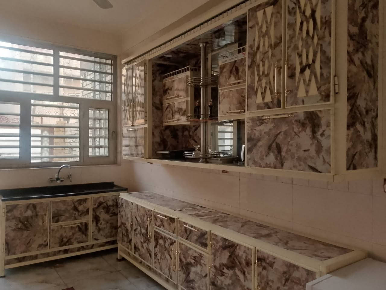 كاوننر 3قطع و3امتار السعر 400 مكاني البلديات  ***********
