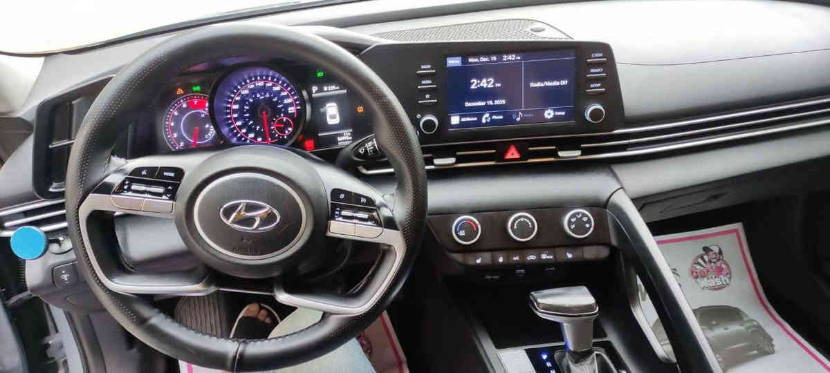 النترا موديل 2021  لون اسمنتي 
وارد كندي  فول حلوة مواصفات 
حادث جاملغ امامي بدون صبغ ونهاية الباب 
الي من جهة يمين السائق شبرين صبغ وقبغ
 الصندوق الي تحت الإضاءة الخلفية مصبوغ
 كير محرك صدر مكفول عداد 
السيارة 57 صورة الحادث غير متوفرة الي يريد
 يأخذها السونار مواصفات السيارة بصمة تشغيل عن بعد
 كشنات تدفئة سترين تدفئة ترحيب تحديد مسار رقم اربيل
 سنوية باسمي صلاحية السنوية 2027 للمعلومات
 *********** ابو فهد/ عنواني بغداد زيونة
