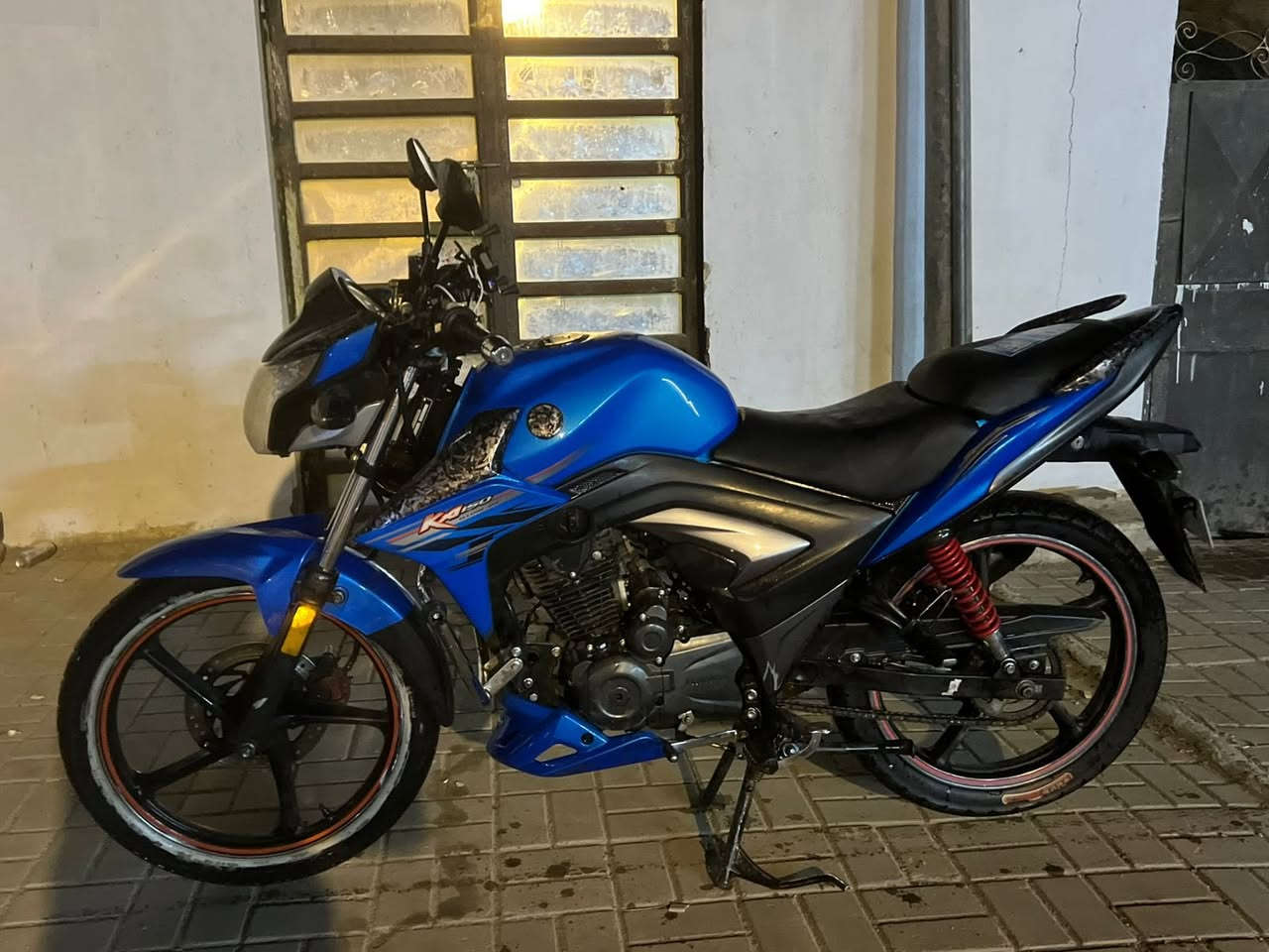 السلام عليكم 
دراجه هاوجي للبيع  مسجله وكامله تحويل  موديل 2020 دراجه جاهزه مثل ما موضح بل الصوره   ما نقصها شي 
سنويه ولوحات عربي السعر ١٥ المكان الرمادي شارع المستودع
الشراي يتصل ع هذه الرقم *********** موجود بي وكت اتصل
