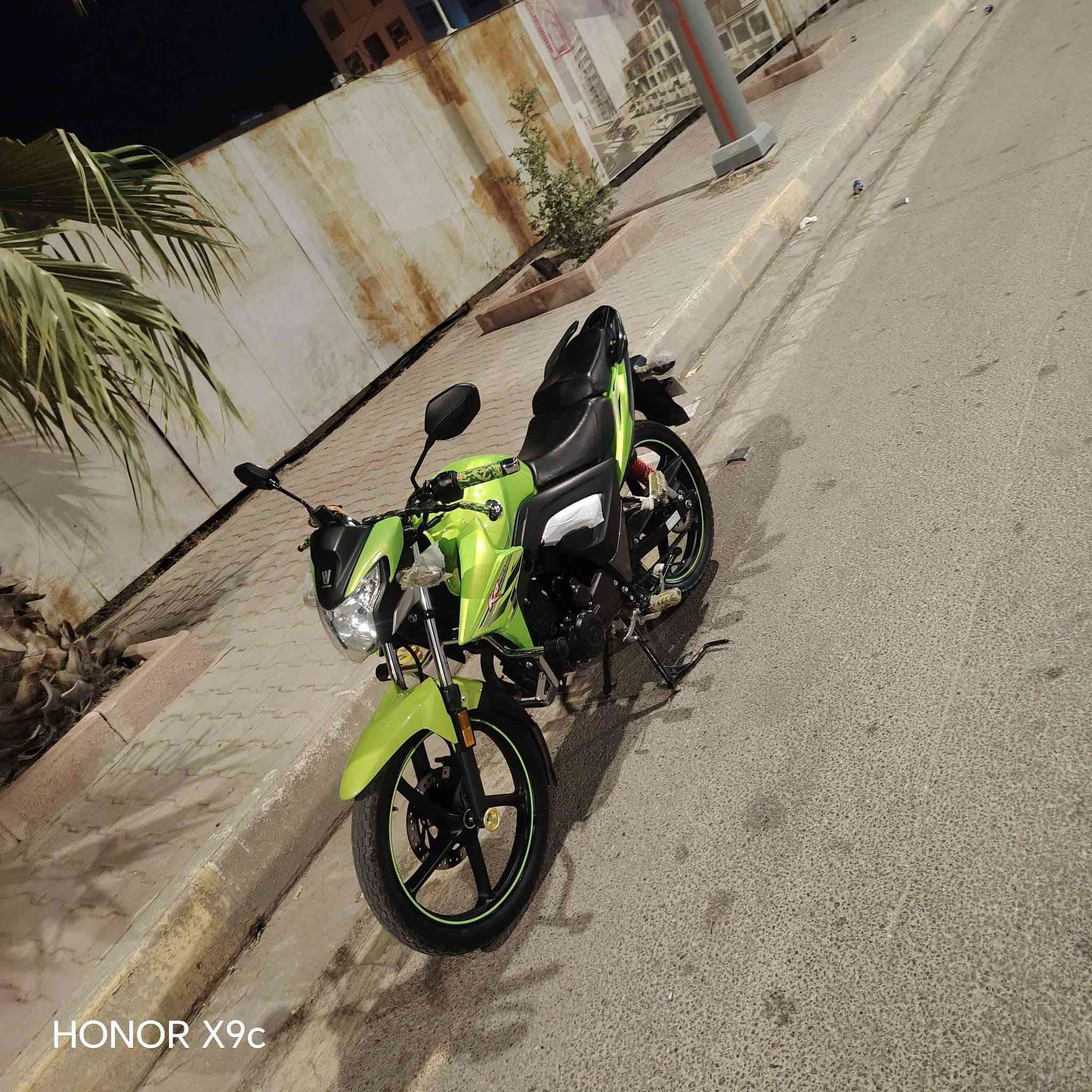 السلام عليكم هاوجي للبيع مكمرك موديل 23 ما ماشي شيء قليل  صار لشهر من طالع من الوكيل دراجه كل شيء ما ناقصها سعرها 14 وبيها مجال  مكان رمادي الملعب ***********طالع
