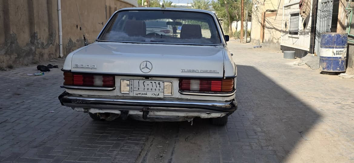 مارسدس ابو جحيل موديل 1984
محور محرك ياباني 6سلندر 2500
كير ياباني اوتماتيك منضومة تبريد كاملة ياباني تبريد ثلج 
سيارة نفس ما واضح بصورة سماعات ودمام بيهة صوت قوي  راعي موجود مكان راعي و سيارة كربلاء 
سعر 25 وبيهة مجال بصيط
شراي يتصل ***********
