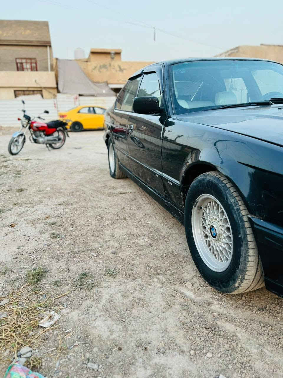 سلام عليكم بيع او مراوس بقل لن اريد فرق بي ام 525اصل بليته وسنويه مديل 90كير اوتو مكين مسكر تك فانوص تبريد شغال بيهه دعاميات ودوس ودركه m سلايت شغال السعر50وبيهه مجال ‏‪***********‬‏
