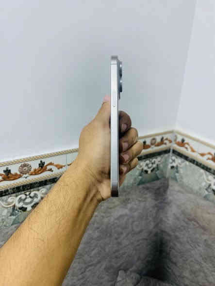 ايفون ١٥ برو ماكس 
ذاكرة ٢٥٦ 

بطارية ٩٠ 

عدد دورات الشحن ٧٣٥

الجهاز دبل خط 

مكاني نجف 

السعر ١١٠٠
***********
