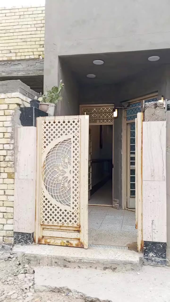 سلام عليكم بيت للبيع منطقه ضباط ثانيه زراعي مال بلديات مساحه 100 متر قاط واحد فول  كامل جاهز محد ساكن بي بعد جديد سعره مناسب سعره 75بي مجال تصلو اي استفسار عن الرقم ***********
