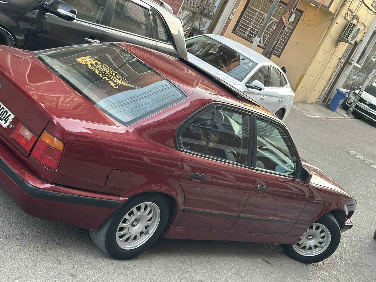 سلام عليكم للبيع BMW  موديل 1990 السياره كلش جديده السياره حجم 525 السياره مصبوغه عام للجماليه فقط السياره وارد ياباني المكينه العدله المرغوبه السياره باسم عربي مكان السياره بغداد اصليخ رقم صاحب السيارة *********** السعر 75 ورقه وبيه مجال
