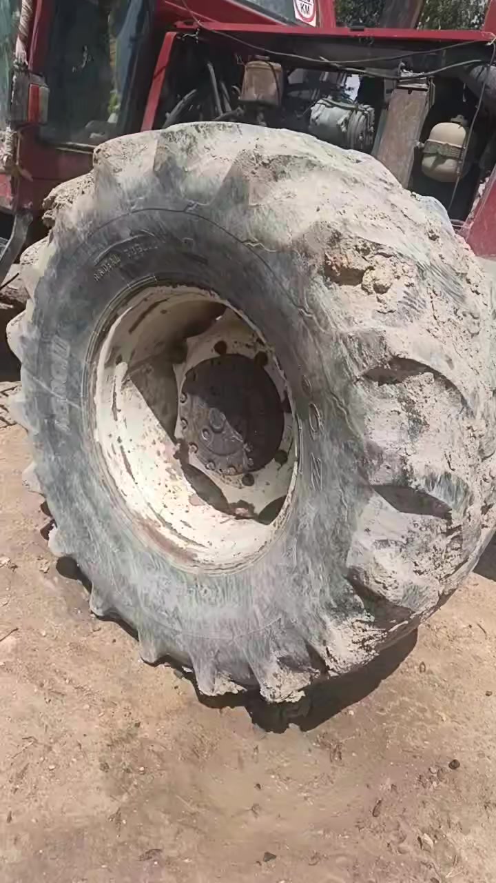 تايرات حجم ٢٤/٩/١٦ مع الويل 
حجم ٢٤   الحرفش العريض 
امراوس ب أرفع   استفسار اتصال وواتساب ***********
 مكان سماوه
