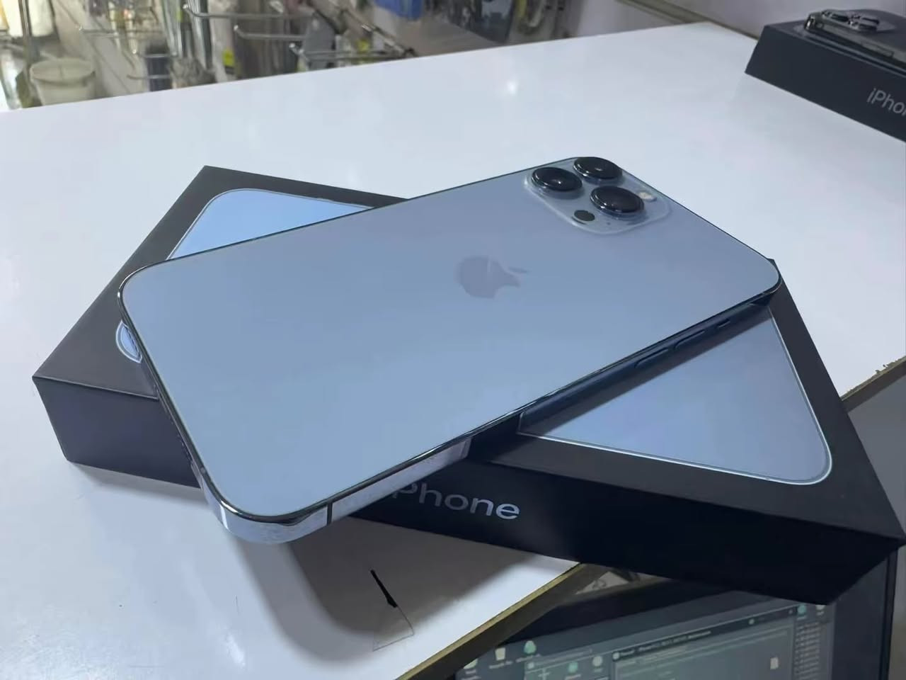 مستعجل ع بيعته مكفول فقط الفيس إيدي واكف
ايفون ١٣ برو ماكس 

ذاكرته ٢٥٦ @@@@. بطاريه ٨٥ 

الجهاز مكفول عدا الفيس إيدي وكف بالتحديث 

جهاز نظيف نموذج أم عربي اصلي 

مكاني بغداد / البياع ——- توصيل ماكو ماعندي 

السعر. ٥٧٥ وبي مجال بسيط 

للاستفسار اتصل ع الرقم ***********
