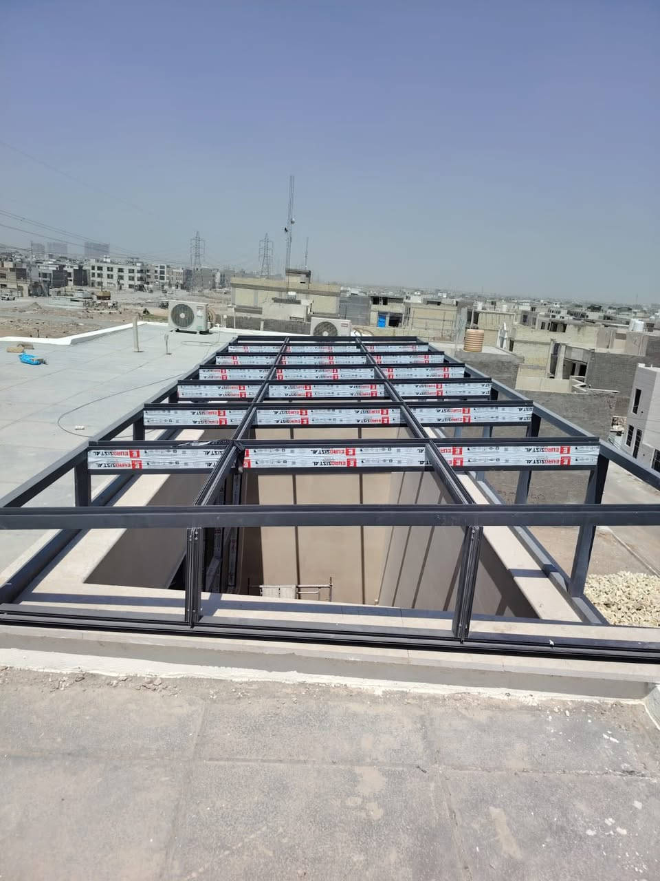 من أعمال شركة Moon للألمنيوم
نقدّم أعمال متكاملة بالأبواب والمفاصل الألمنيوم
شبابيك سلايد بجودة عالية
سكاي لايت (سقوف زجاجية) تصميم وتنفيذ
كيرتن وول (هيكل ألمنيوم + زجاج) لواجهات بنايات عصرية
واجهات محلات جام سنكل سماكة 10 ملم
أبواب سونك تفتح للداخل والخارج
كبائن كهربائية (أبجورات) شغل دقيق وتحمل عالي
خبرة لا تقل عن 8 سنوات في مجال الألمنيوم والزجاج
خامات مضمونة
تشطيب نظيف ودقة بالتنفيذ
التزام بالمقاييس والوقت
واجهات متكاملة تليق بالمشروع
للاستفسار والمعاينة راسلنا 📩


**إذا كنت صاحب هذا الإعلان وتريد حذفه لأي سبب، رجاءا أرسل رسالة إلى الدعم الفني**