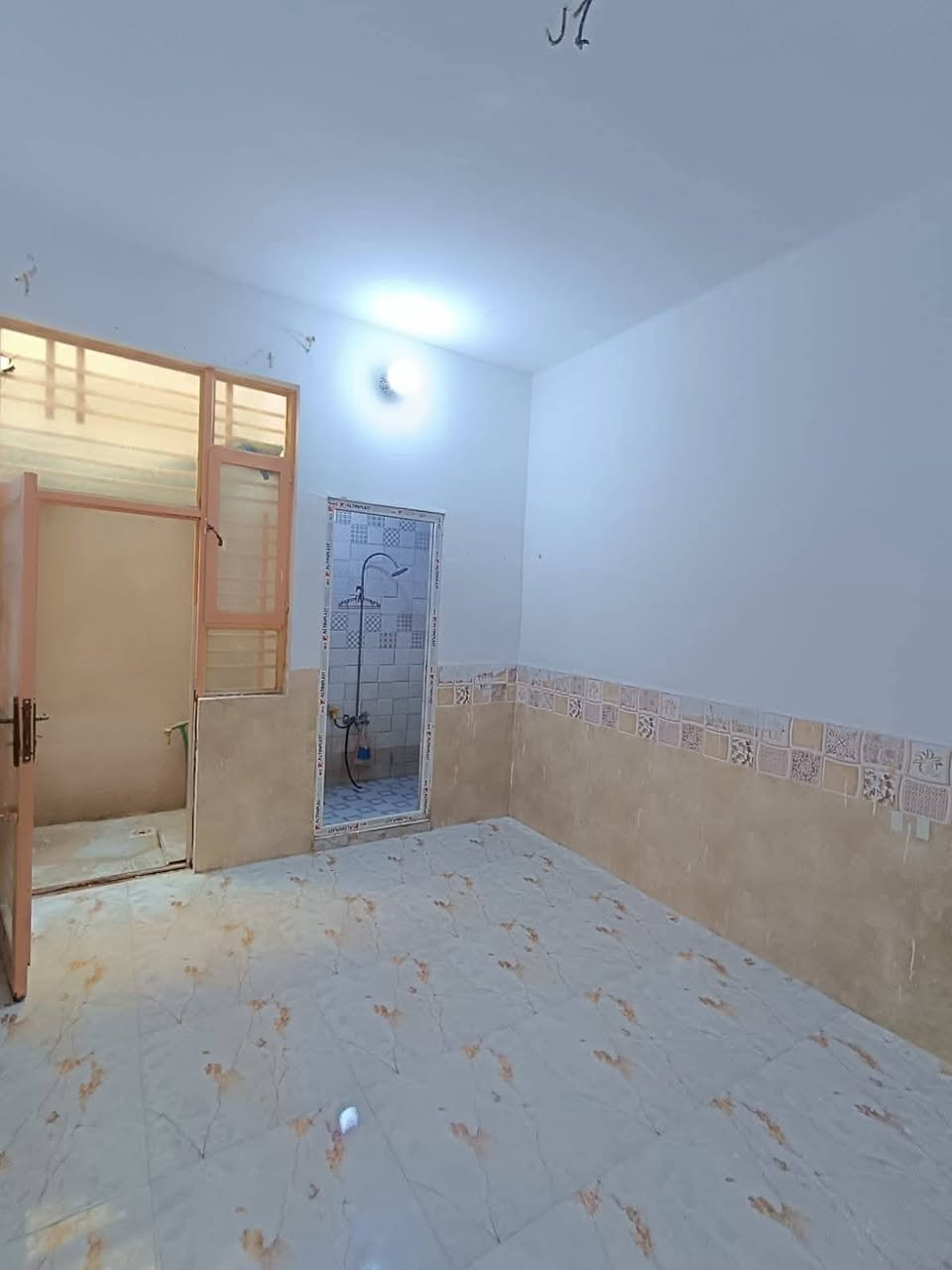 🏠 ،عرض مميز  ومناسب
✨دار للبيع مساحه 50 متر   طابق واحد 
مجمع سيد اسماعيل السكني السعر (36) مليون بناء جديد ٢٠٢٥ 
منطقه سكنيه تتوفر فيها جميع الخدمات  
يتكون البيت من غرفه وصاله ومطبخ ومنور وصحيات٢ وطارمة يبعد عن الإمام الحسين ١٠دقائق بلسيارة 
طابو زراعي قرار محكمه سند 25 
للحجز والاستفسار على أرقام 
***********
***********
المجمع على طريق الزوار والمواكب
#عقارات
